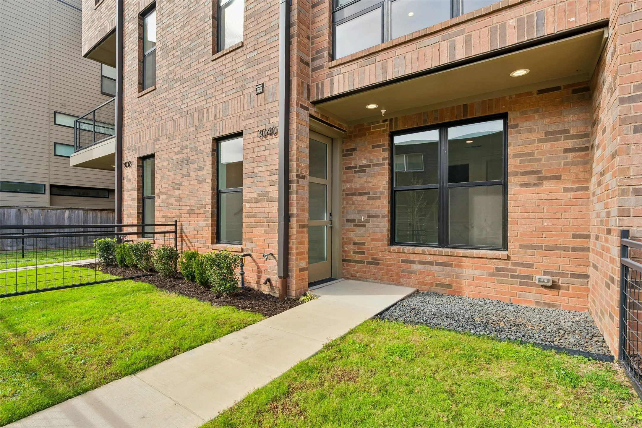 Townhouse For Sale in Dallas County , 3040 Chimes Street, Dallas, Texas 75219, 3 Bedroom, 4 Bathroom, 2 Garage spaces, 2,955 Sqft, built in 2022, New Construction - Complete, mls#21153076, Real Estate Agent in Dallas, Homes For Sale in Dallas county, Homes For Sale in Dallas, Realtor in Dallas Texas, Real Estate Brokerage Independent Realty Texas, Luminita Cordes Realtor
