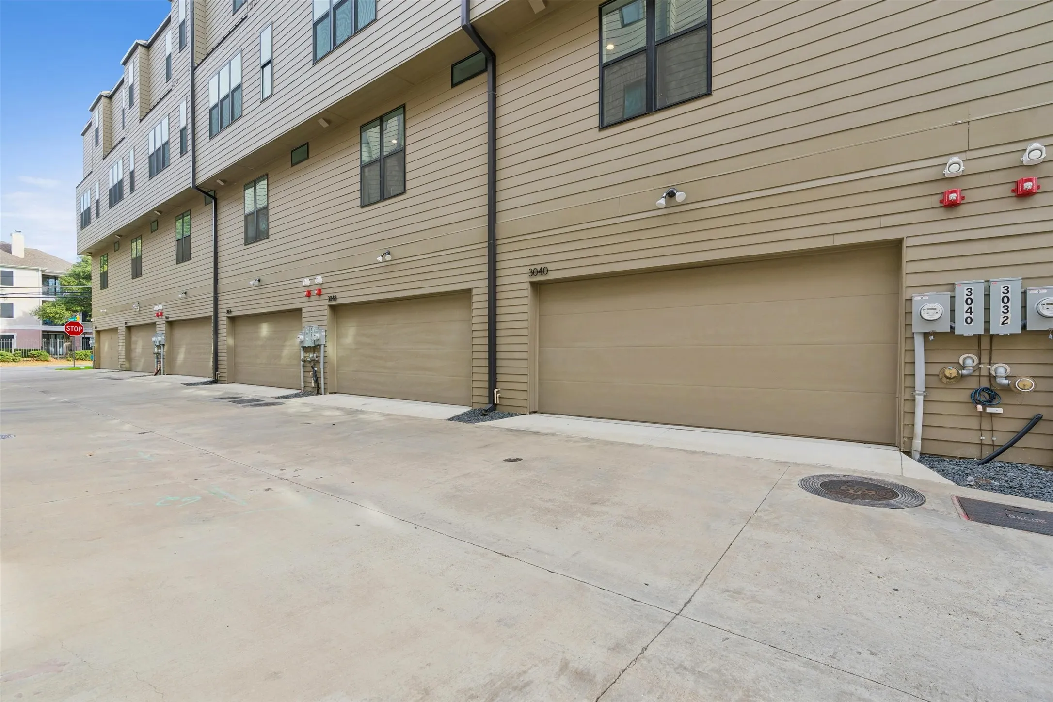 Townhouse For Sale in Dallas County , 3040 Chimes Street, Dallas, Texas 75219, 3 Bedroom, 4 Bathroom, 2 Garage spaces, 2,955 Sqft, built in 2022, New Construction - Complete, mls#21153076, Real Estate Agent in Dallas, Homes For Sale in Dallas county, Homes For Sale in Dallas, Realtor in Dallas Texas, Real Estate Brokerage Independent Realty Texas, Luminita Cordes Realtor