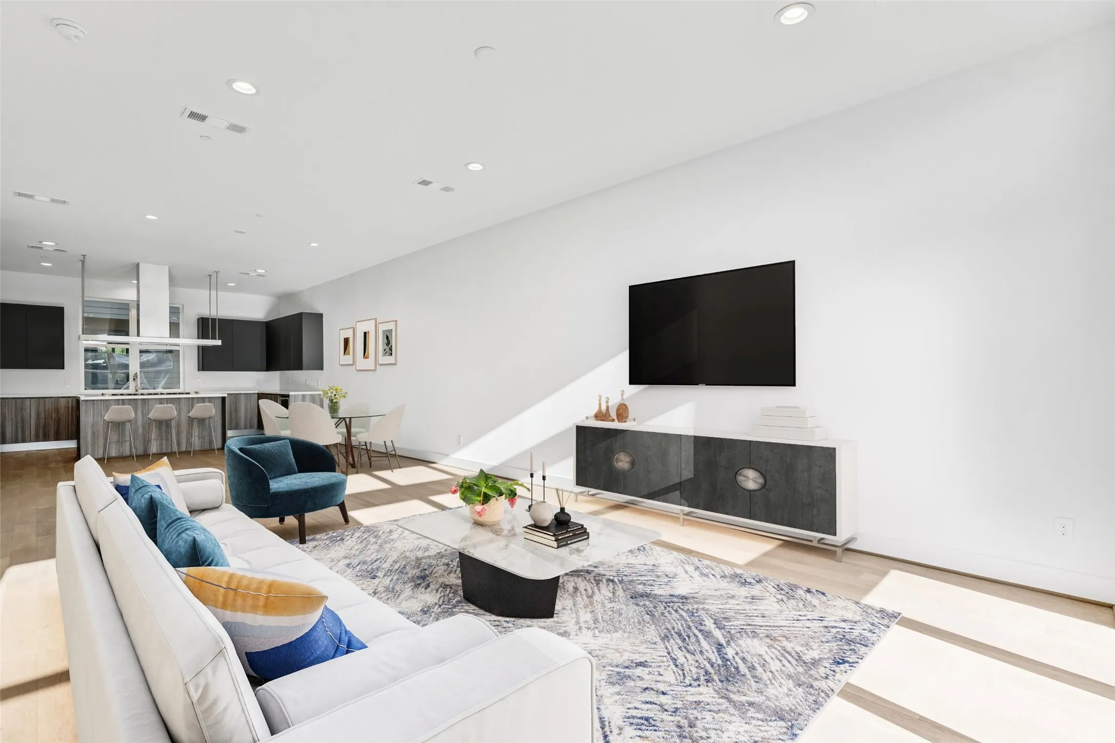 Townhouse For Sale in Dallas County , 3040 Chimes Street, Dallas, Texas 75219, 3 Bedroom, 4 Bathroom, 2 Garage spaces, 2,955 Sqft, built in 2022, New Construction - Complete, mls#21153076, Real Estate Agent in Dallas, Homes For Sale in Dallas county, Homes For Sale in Dallas, Realtor in Dallas Texas, Real Estate Brokerage Independent Realty Texas, Luminita Cordes Realtor