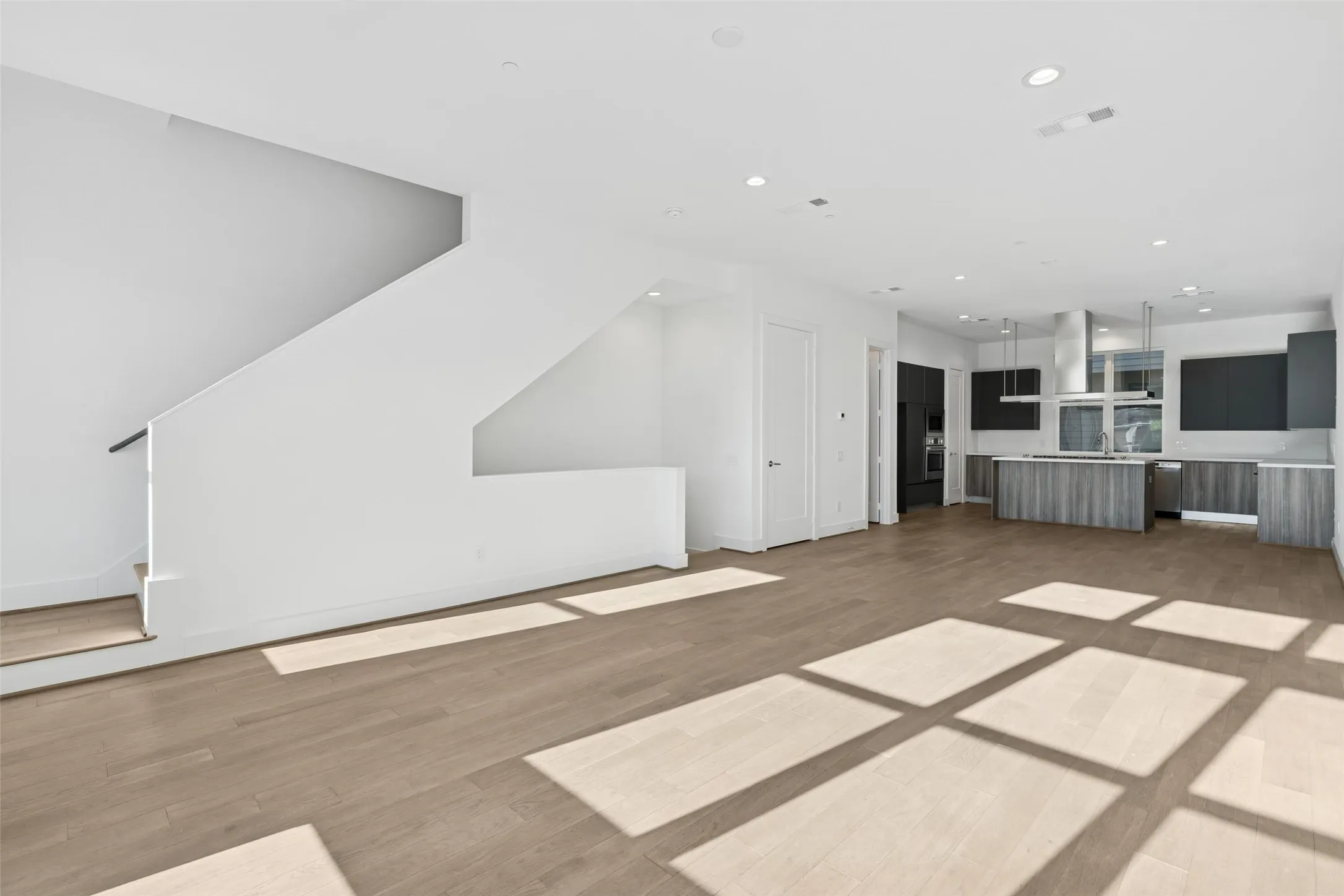 Townhouse For Sale in Dallas County , 3040 Chimes Street, Dallas, Texas 75219, 3 Bedroom, 4 Bathroom, 2 Garage spaces, 2,955 Sqft, built in 2022, New Construction - Complete, mls#21153076, Real Estate Agent in Dallas, Homes For Sale in Dallas county, Homes For Sale in Dallas, Realtor in Dallas Texas, Real Estate Brokerage Independent Realty Texas, Luminita Cordes Realtor