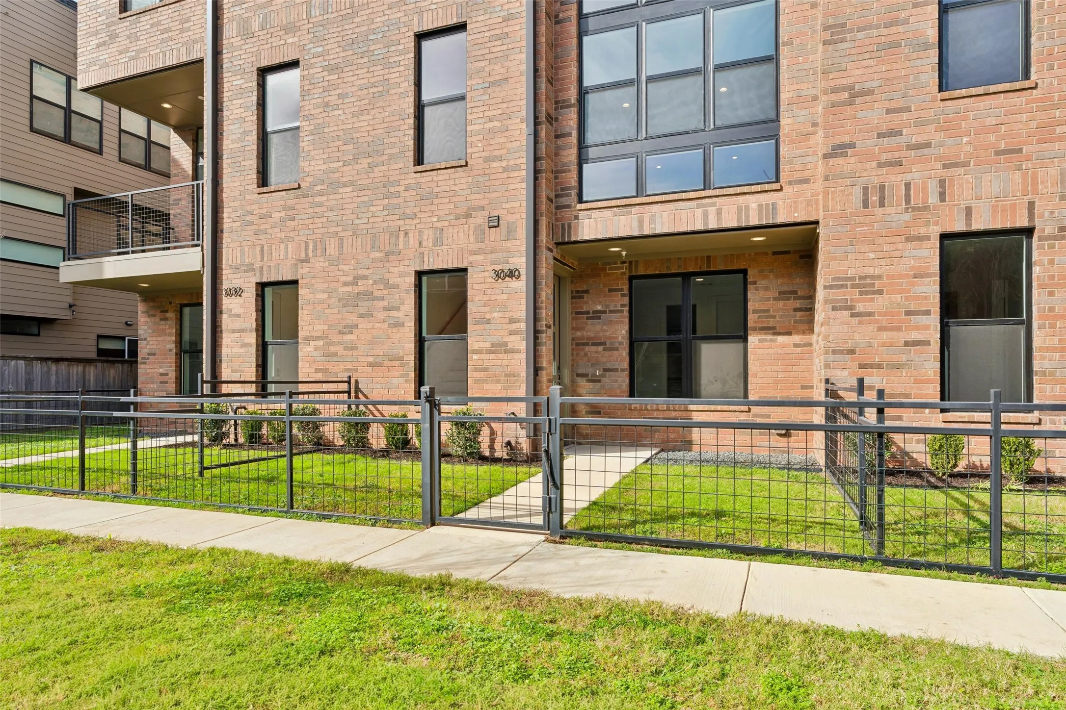 Townhouse For Sale in Dallas County , 3040 Chimes Street, Dallas, Texas 75219, 3 Bedroom, 4 Bathroom, 2 Garage spaces, 2,955 Sqft, built in 2022, New Construction - Complete, mls#21153076, Real Estate Agent in Dallas, Homes For Sale in Dallas county, Homes For Sale in Dallas, Realtor in Dallas Texas, Real Estate Brokerage Independent Realty Texas, Luminita Cordes Realtor