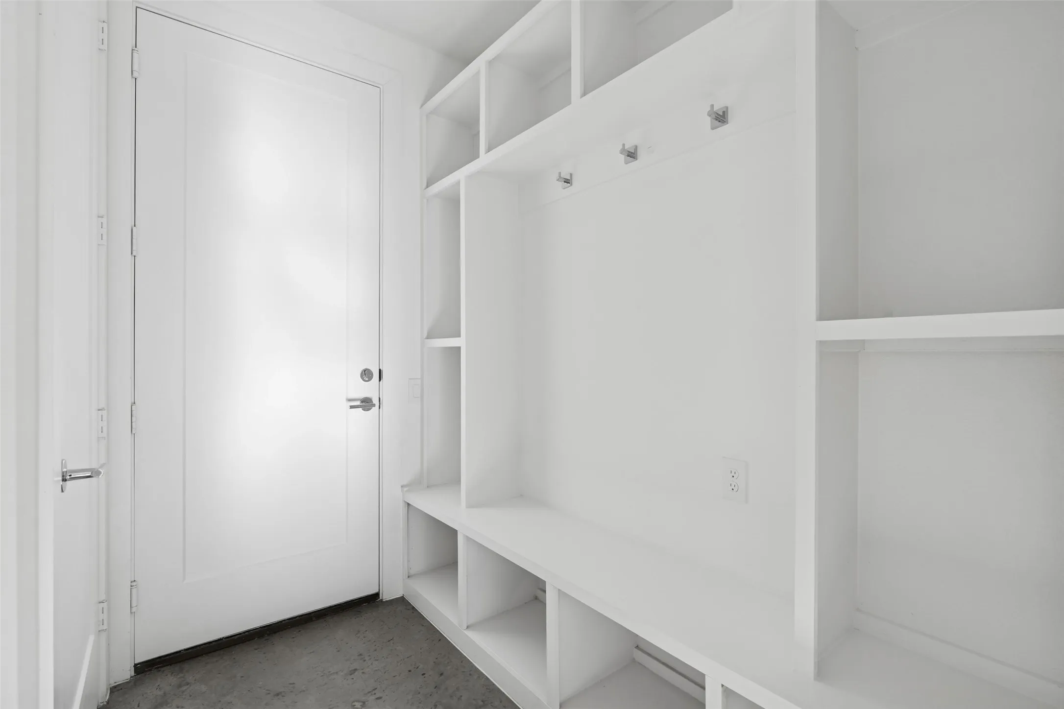 Townhouse For Sale in Dallas County , 3040 Chimes Street, Dallas, Texas 75219, 3 Bedroom, 4 Bathroom, 2 Garage spaces, 2,955 Sqft, built in 2022, New Construction - Complete, mls#21153076, Real Estate Agent in Dallas, Homes For Sale in Dallas county, Homes For Sale in Dallas, Realtor in Dallas Texas, Real Estate Brokerage Independent Realty Texas, Luminita Cordes Realtor