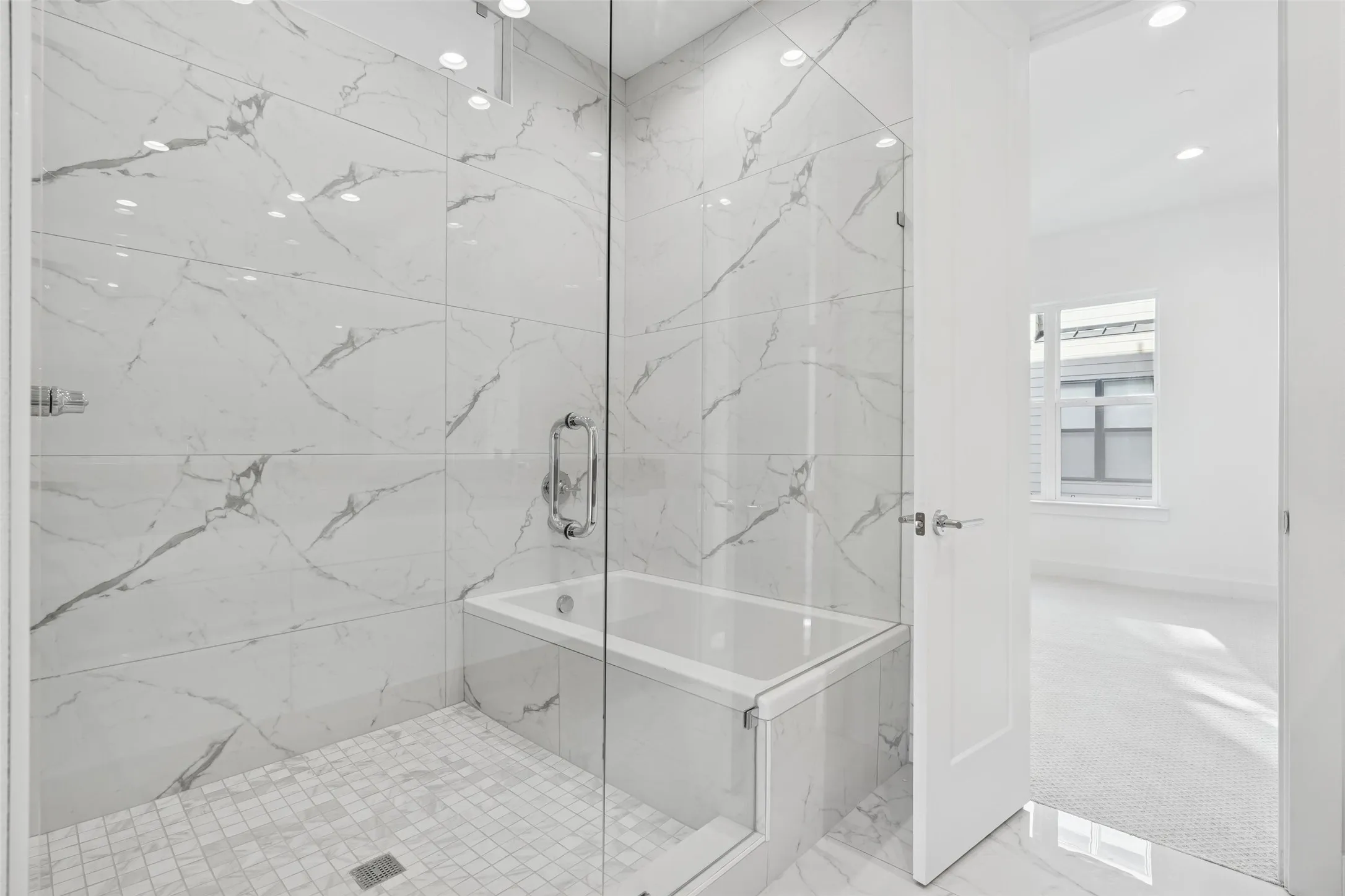 Townhouse For Sale in Dallas County , 3040 Chimes Street, Dallas, Texas 75219, 3 Bedroom, 4 Bathroom, 2 Garage spaces, 2,955 Sqft, built in 2022, New Construction - Complete, mls#21153076, Real Estate Agent in Dallas, Homes For Sale in Dallas county, Homes For Sale in Dallas, Realtor in Dallas Texas, Real Estate Brokerage Independent Realty Texas, Luminita Cordes Realtor
