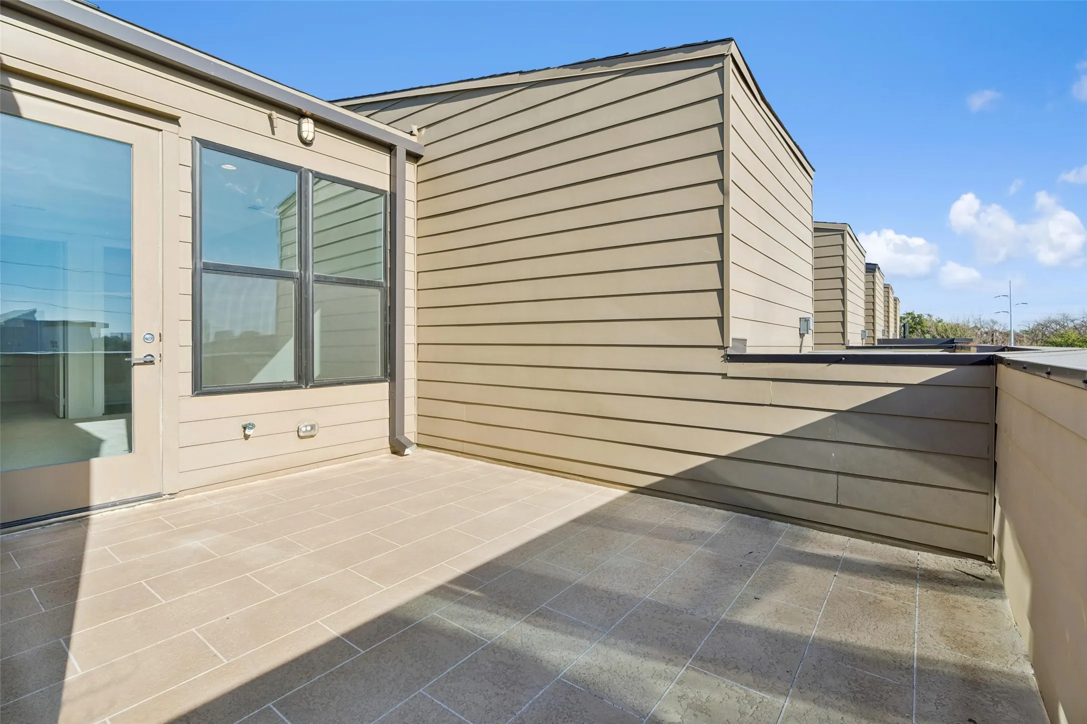 Townhouse For Sale in Dallas County , 3040 Chimes Street, Dallas, Texas 75219, 3 Bedroom, 4 Bathroom, 2 Garage spaces, 2,955 Sqft, built in 2022, New Construction - Complete, mls#21153076, Real Estate Agent in Dallas, Homes For Sale in Dallas county, Homes For Sale in Dallas, Realtor in Dallas Texas, Real Estate Brokerage Independent Realty Texas, Luminita Cordes Realtor
