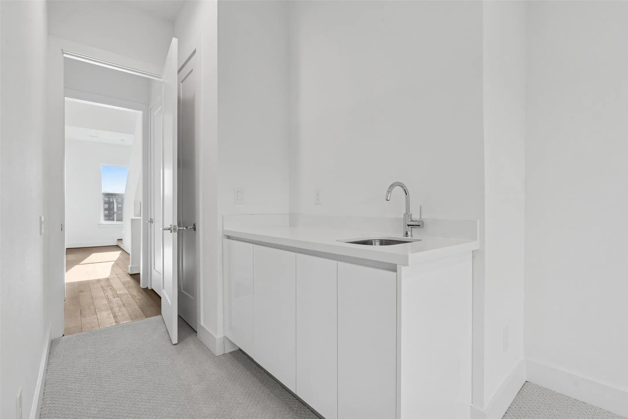 Townhouse For Sale in Dallas County , 3040 Chimes Street, Dallas, Texas 75219, 3 Bedroom, 4 Bathroom, 2 Garage spaces, 2,955 Sqft, built in 2022, New Construction - Complete, mls#21153076, Real Estate Agent in Dallas, Homes For Sale in Dallas county, Homes For Sale in Dallas, Realtor in Dallas Texas, Real Estate Brokerage Independent Realty Texas, Luminita Cordes Realtor