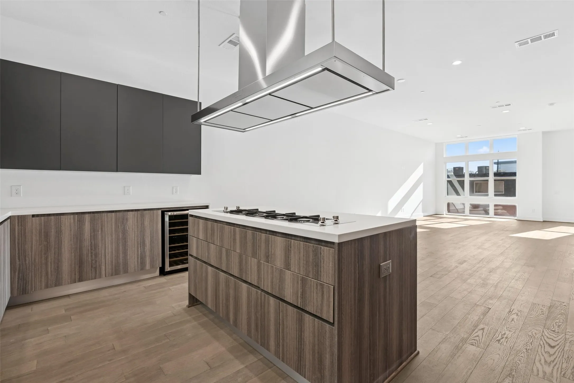 Townhouse For Sale in Dallas County , 3040 Chimes Street, Dallas, Texas 75219, 3 Bedroom, 4 Bathroom, 2 Garage spaces, 2,955 Sqft, built in 2022, New Construction - Complete, mls#21153076, Real Estate Agent in Dallas, Homes For Sale in Dallas county, Homes For Sale in Dallas, Realtor in Dallas Texas, Real Estate Brokerage Independent Realty Texas, Luminita Cordes Realtor