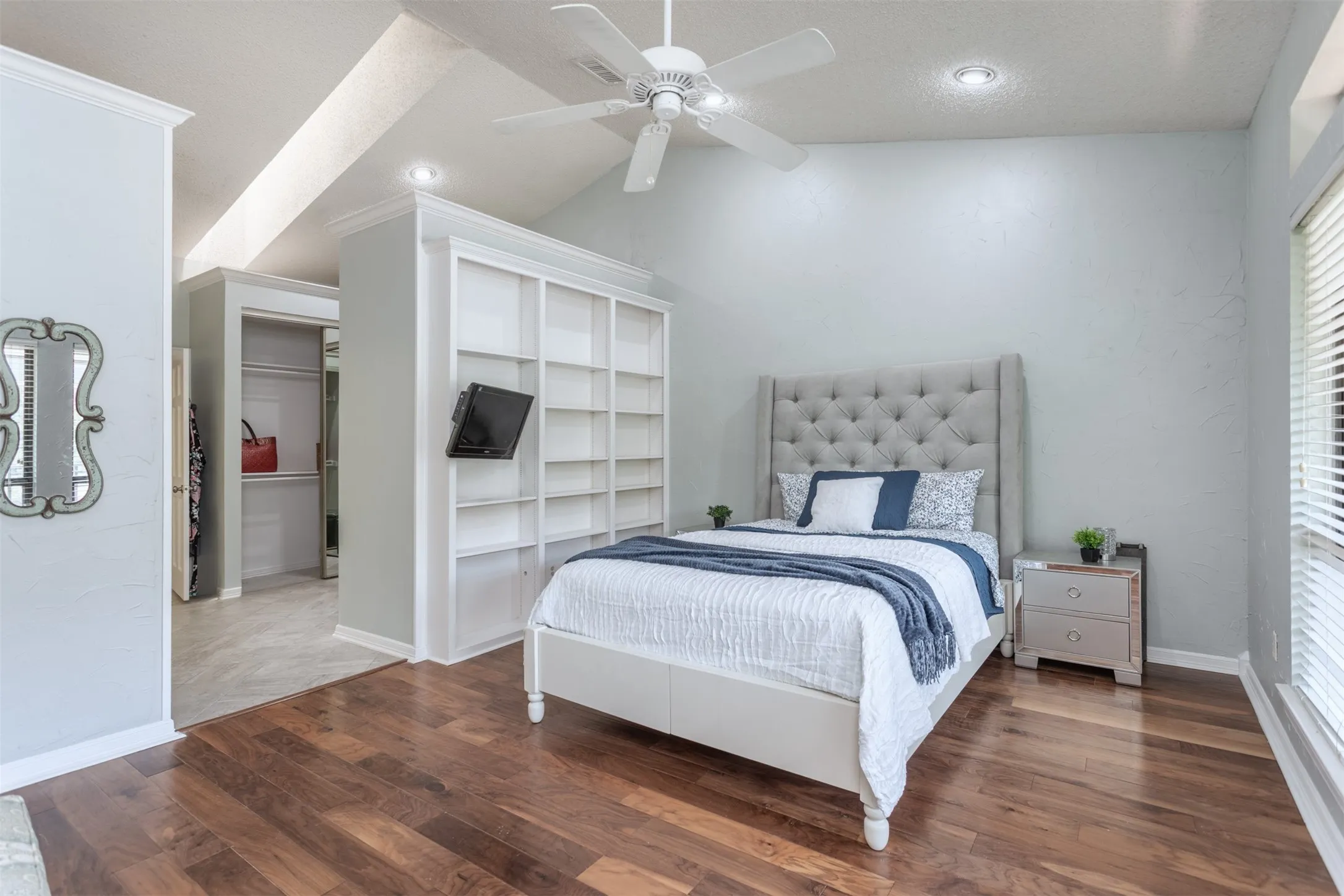 Condominium For Sale in Dallas County , 5158 Westgrove Drive, Dallas, Texas 75248, 2 Bedrooms, 2 Bathrooms, 1 Garage spaces, 1,519 Sqft, built in 1982, Preowned, Price $349,900, mls#21147435, Real Estate Agent in Dallas, Homes For Sale in Dallas county, Homes For Sale in Dallas, Realtor in Dallas Texas, Real Estate Brokerage Independent Realty Texas, Luminita Cordes Realtor