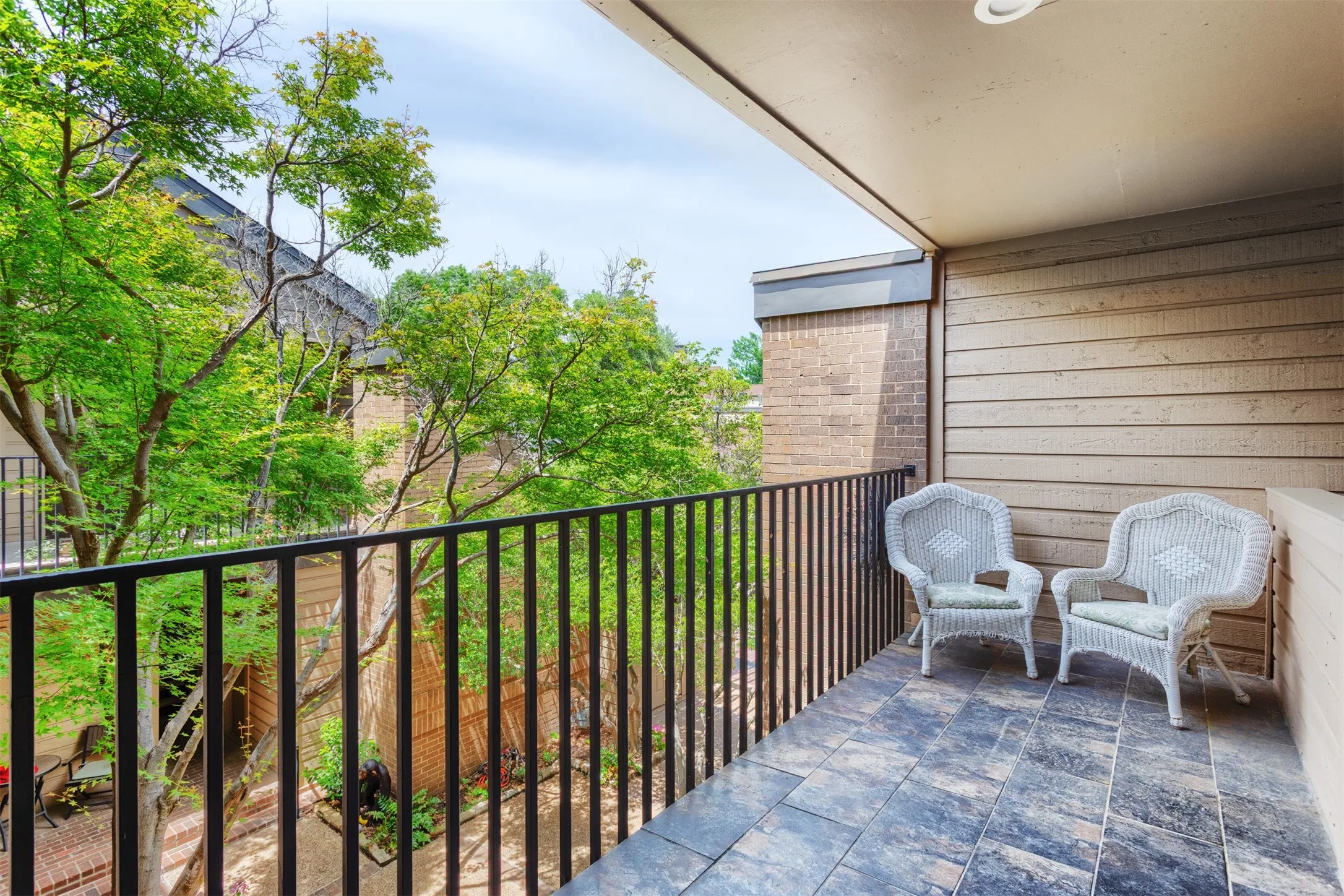 Condominium For Sale in Dallas County , 5158 Westgrove Drive, Dallas, Texas 75248, 2 Bedrooms, 2 Bathrooms, 1 Garage spaces, 1,519 Sqft, built in 1982, Preowned, Price $349,900, mls#21147435, Real Estate Agent in Dallas, Homes For Sale in Dallas county, Homes For Sale in Dallas, Realtor in Dallas Texas, Real Estate Brokerage Independent Realty Texas, Luminita Cordes Realtor