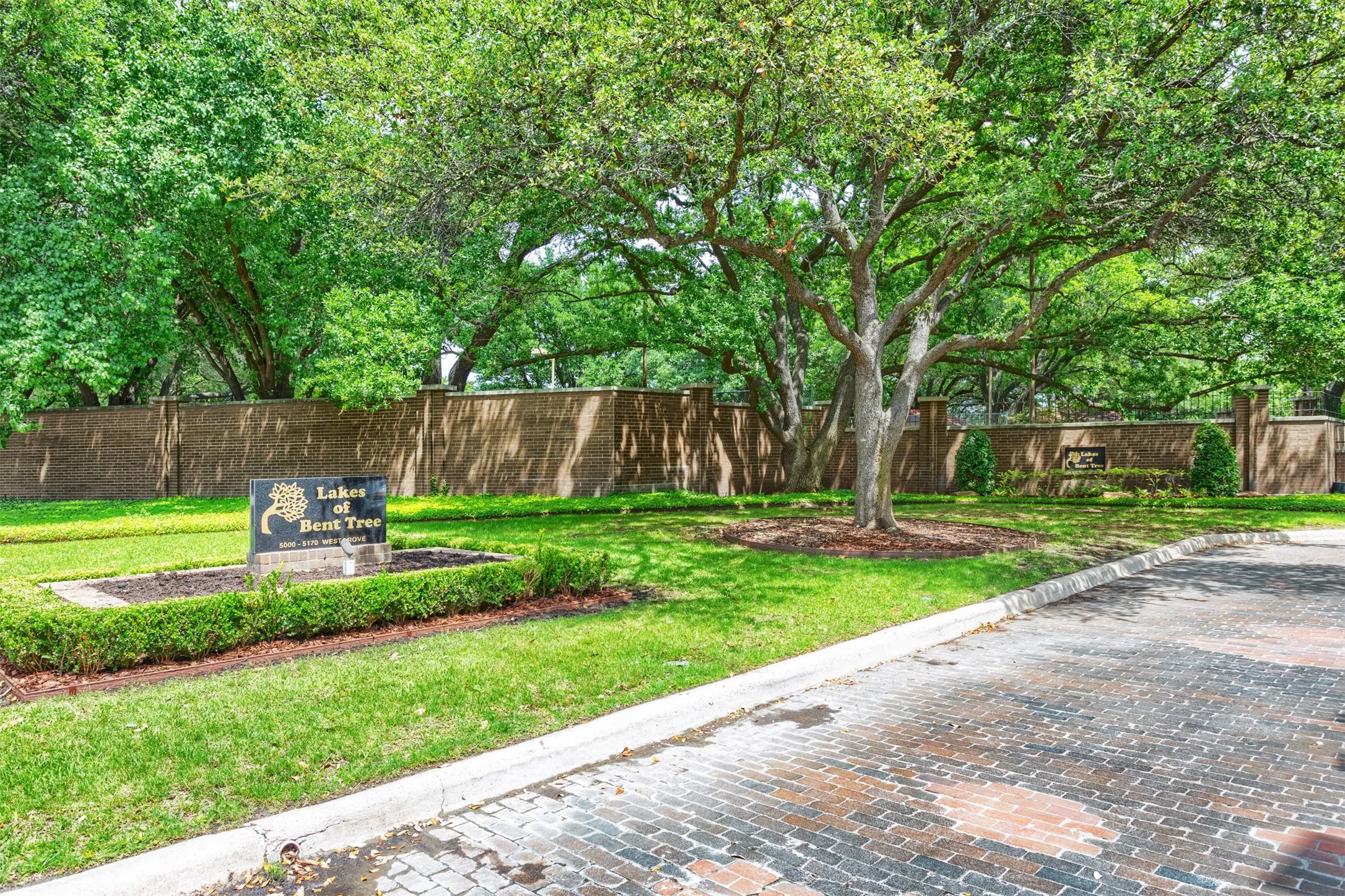 Condominium For Sale in Dallas County , 5158 Westgrove Drive, Dallas, Texas 75248, 2 Bedrooms, 2 Bathrooms, 1 Garage spaces, 1,519 Sqft, built in 1982, Preowned, Price $349,900, mls#21147435, Real Estate Agent in Dallas, Homes For Sale in Dallas county, Homes For Sale in Dallas, Realtor in Dallas Texas, Real Estate Brokerage Independent Realty Texas, Luminita Cordes Realtor