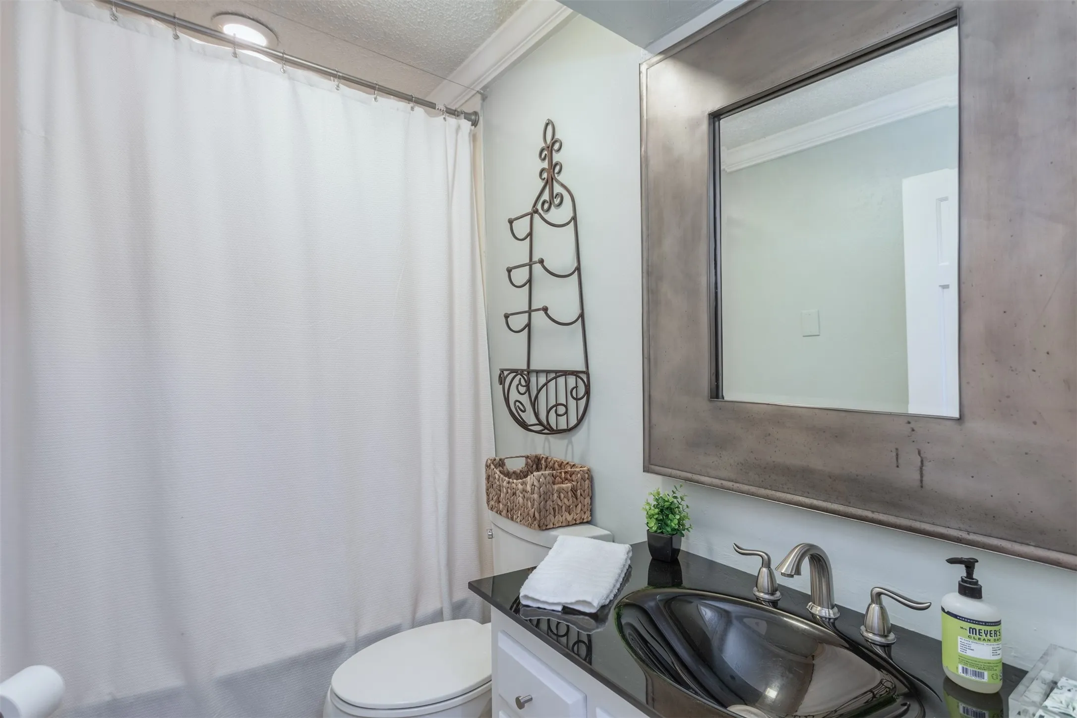 Condominium For Sale in Dallas County , 5158 Westgrove Drive, Dallas, Texas 75248, 2 Bedrooms, 2 Bathrooms, 1 Garage spaces, 1,519 Sqft, built in 1982, Preowned, Price $349,900, mls#21147435, Real Estate Agent in Dallas, Homes For Sale in Dallas county, Homes For Sale in Dallas, Realtor in Dallas Texas, Real Estate Brokerage Independent Realty Texas, Luminita Cordes Realtor