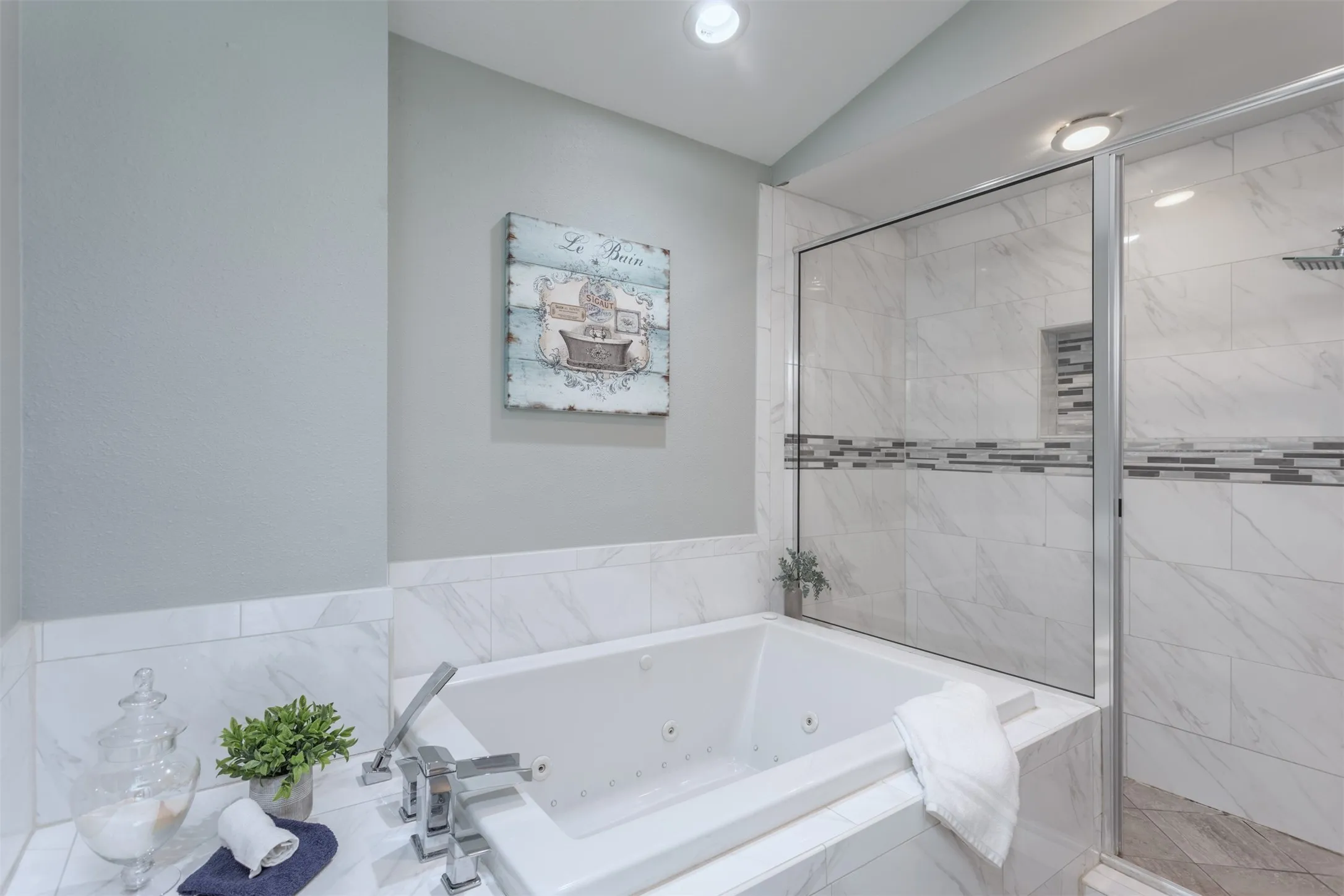 Condominium For Sale in Dallas County , 5158 Westgrove Drive, Dallas, Texas 75248, 2 Bedrooms, 2 Bathrooms, 1 Garage spaces, 1,519 Sqft, built in 1982, Preowned, Price $349,900, mls#21147435, Real Estate Agent in Dallas, Homes For Sale in Dallas county, Homes For Sale in Dallas, Realtor in Dallas Texas, Real Estate Brokerage Independent Realty Texas, Luminita Cordes Realtor