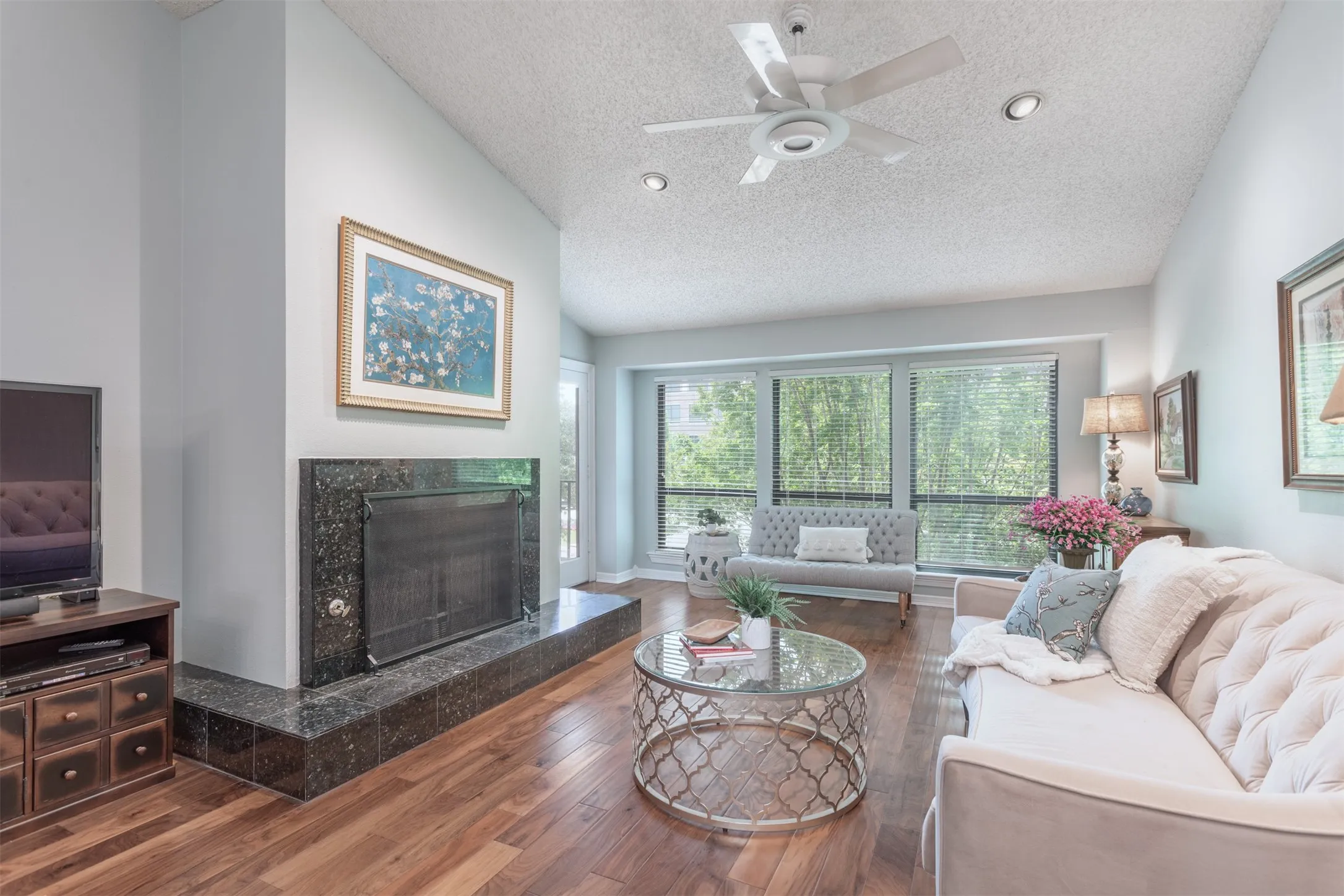 Condominium For Sale in Dallas County , 5158 Westgrove Drive, Dallas, Texas 75248, 2 Bedrooms, 2 Bathrooms, 1 Garage spaces, 1,519 Sqft, built in 1982, Preowned, Price $349,900, mls#21147435, Real Estate Agent in Dallas, Homes For Sale in Dallas county, Homes For Sale in Dallas, Realtor in Dallas Texas, Real Estate Brokerage Independent Realty Texas, Luminita Cordes Realtor