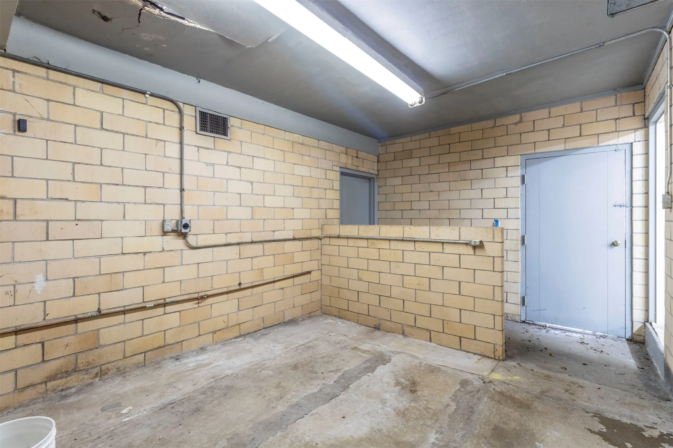 Business For Sale in Tarrant County , 1012 W Division Street, Arlington, Texas 76012, 0, 0, Garage spaces, 0 Sqft, built in 1977, Preowned, mls#21152892, Real Estate Agent in Arlington, Homes For Sale in Tarrant county, Homes For Sale in Arlington, Realtor in Arlington Texas, Real Estate Brokerage Independent Realty Texas, Luminita Cordes Realtor