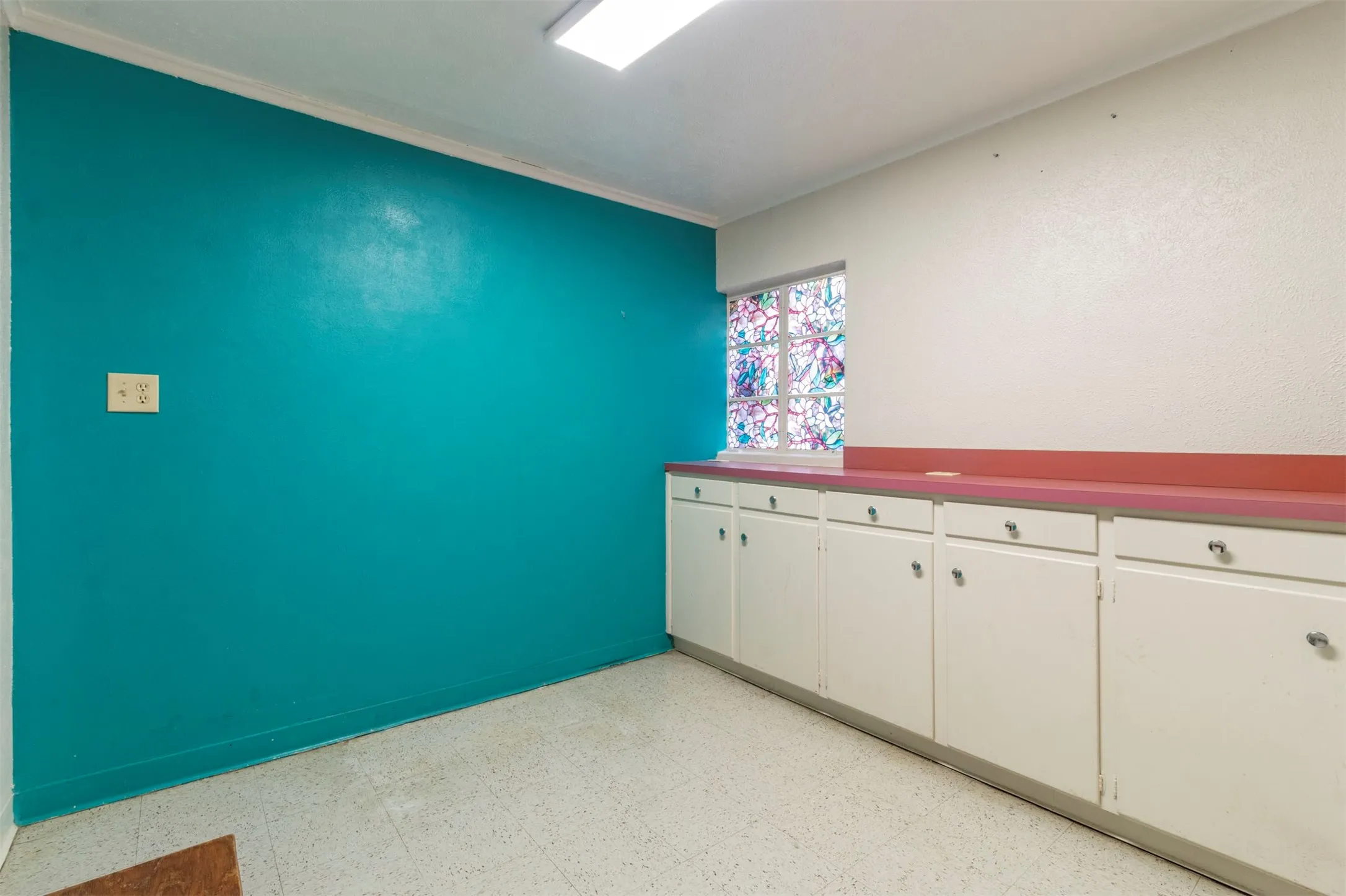 Business For Sale in Tarrant County , 1012 W Division Street, Arlington, Texas 76012, 0, 0, Garage spaces, 0 Sqft, built in 1977, Preowned, mls#21152892, Real Estate Agent in Arlington, Homes For Sale in Tarrant county, Homes For Sale in Arlington, Realtor in Arlington Texas, Real Estate Brokerage Independent Realty Texas, Luminita Cordes Realtor