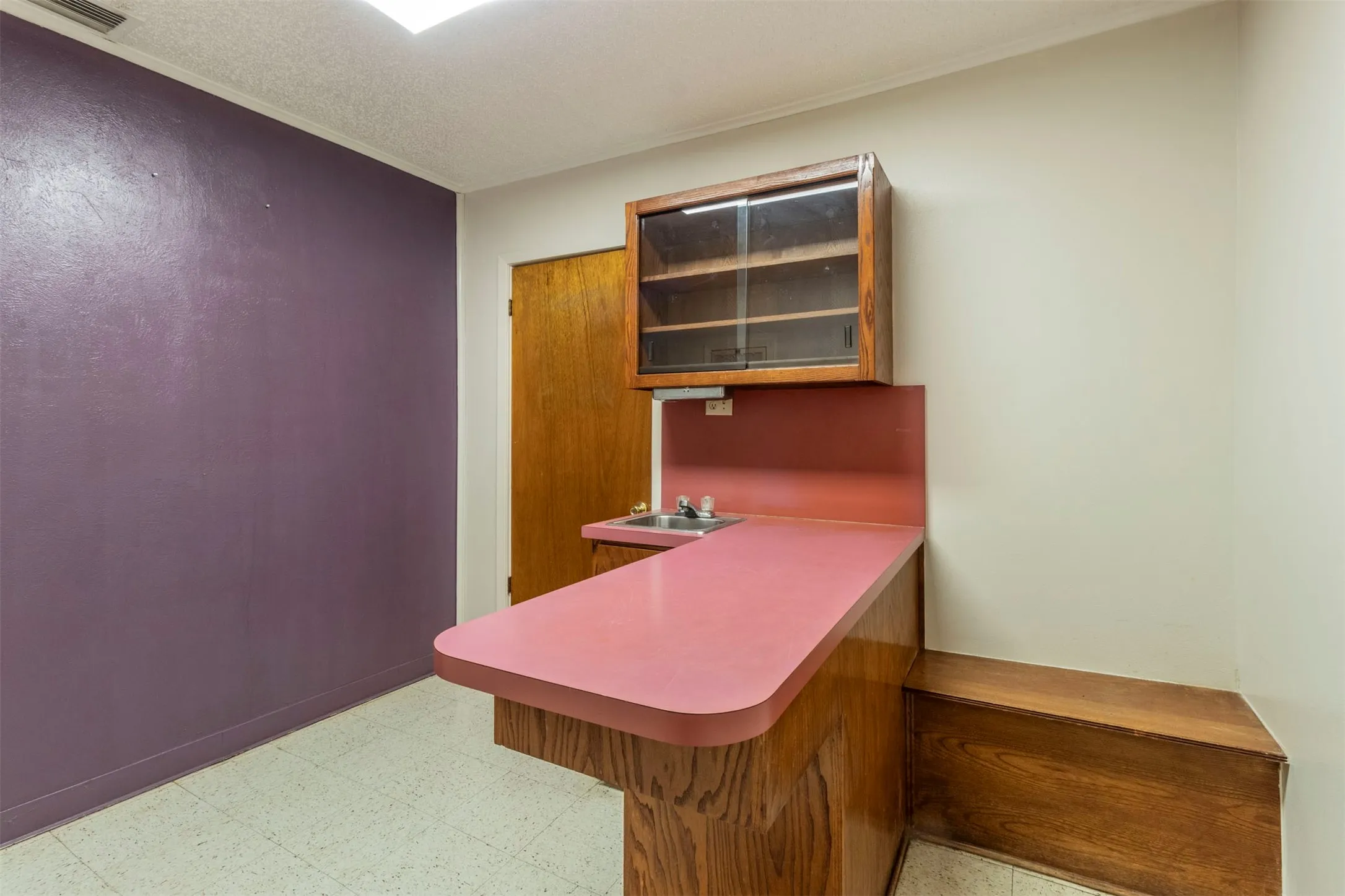 Business For Sale in Tarrant County , 1012 W Division Street, Arlington, Texas 76012, 0, 0, Garage spaces, 0 Sqft, built in 1977, Preowned, mls#21152892, Real Estate Agent in Arlington, Homes For Sale in Tarrant county, Homes For Sale in Arlington, Realtor in Arlington Texas, Real Estate Brokerage Independent Realty Texas, Luminita Cordes Realtor