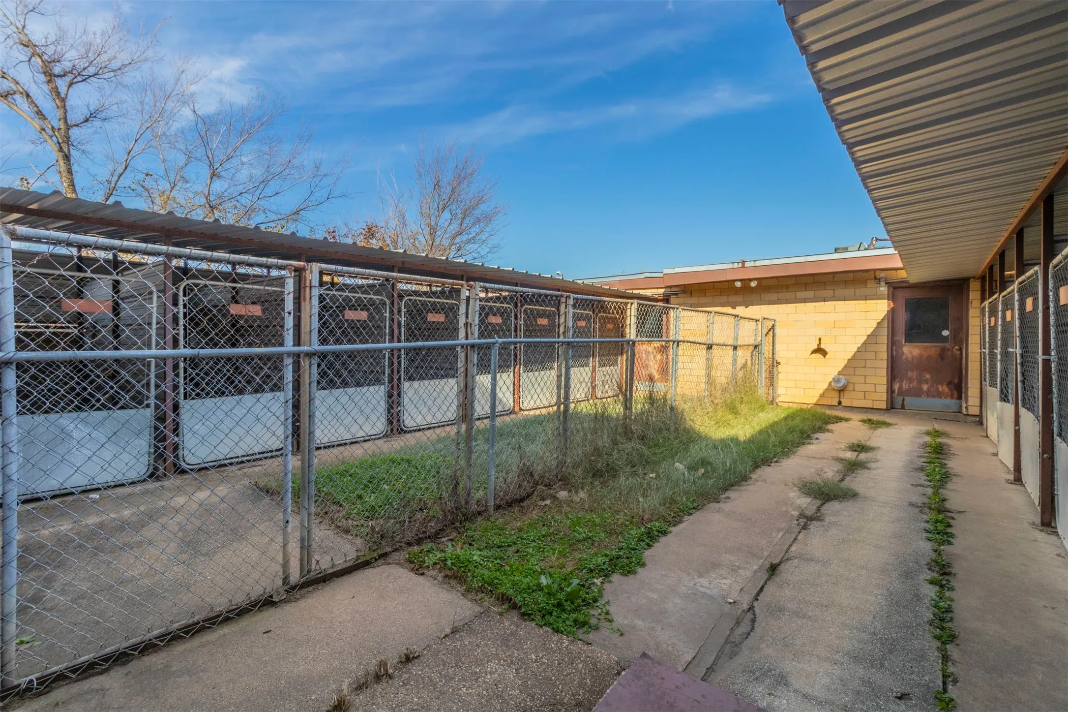 Business For Sale in Tarrant County , 1012 W Division Street, Arlington, Texas 76012, 0, 0, Garage spaces, 0 Sqft, built in 1977, Preowned, mls#21152892, Real Estate Agent in Arlington, Homes For Sale in Tarrant county, Homes For Sale in Arlington, Realtor in Arlington Texas, Real Estate Brokerage Independent Realty Texas, Luminita Cordes Realtor