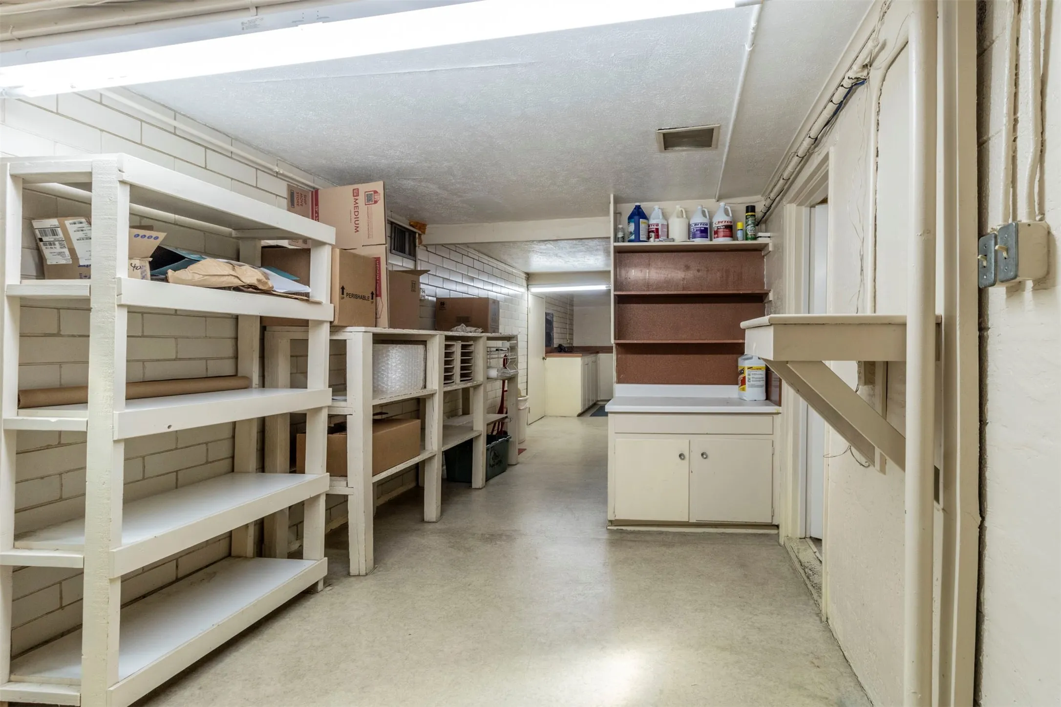 Business For Sale in Tarrant County , 1012 W Division Street, Arlington, Texas 76012, 0, 0, Garage spaces, 0 Sqft, built in 1977, Preowned, mls#21152892, Real Estate Agent in Arlington, Homes For Sale in Tarrant county, Homes For Sale in Arlington, Realtor in Arlington Texas, Real Estate Brokerage Independent Realty Texas, Luminita Cordes Realtor
