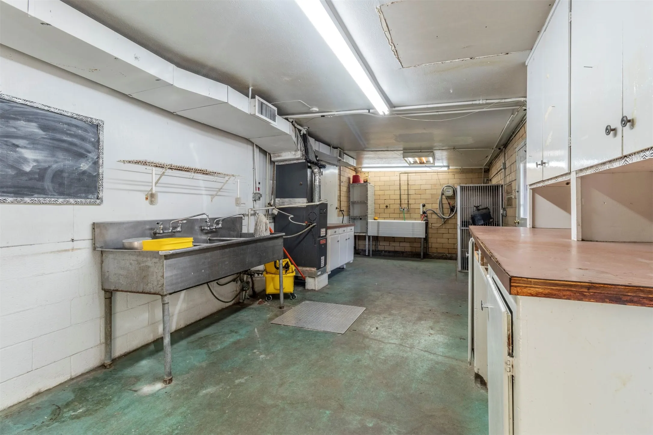 Business For Sale in Tarrant County , 1012 W Division Street, Arlington, Texas 76012, 0, 0, Garage spaces, 0 Sqft, built in 1977, Preowned, mls#21152892, Real Estate Agent in Arlington, Homes For Sale in Tarrant county, Homes For Sale in Arlington, Realtor in Arlington Texas, Real Estate Brokerage Independent Realty Texas, Luminita Cordes Realtor