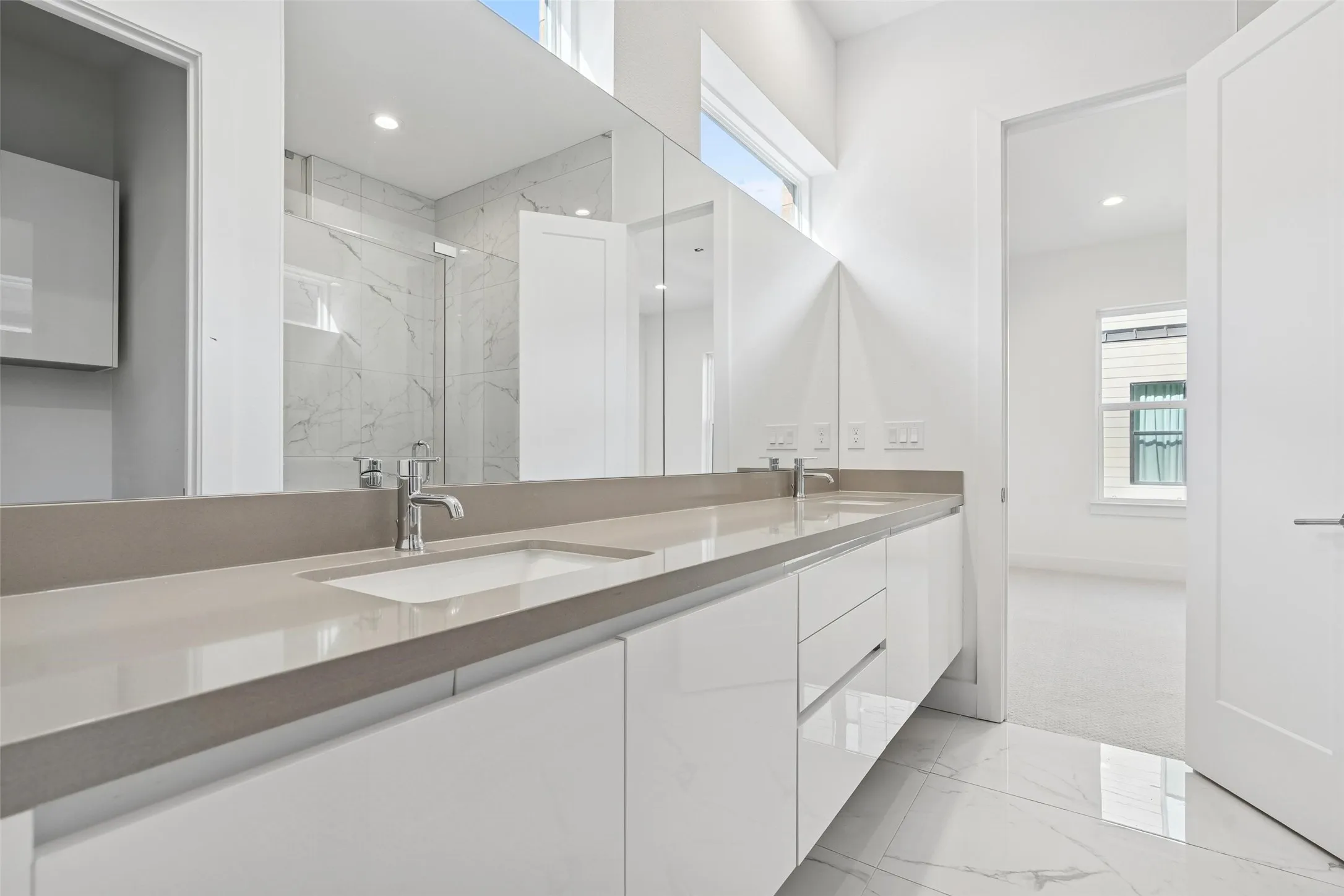 Townhouse For Sale in Dallas County , 3032 Chimes Street, Dallas, Texas 75219, 4 Bedroom, 5 Bathroom, 2 Garage spaces, 2,871 Sqft, built in 2022, New Construction - Complete, mls#21153165, Real Estate Agent in Dallas, Homes For Sale in Dallas county, Homes For Sale in Dallas, Realtor in Dallas Texas, Real Estate Brokerage Independent Realty Texas, Luminita Cordes Realtor
