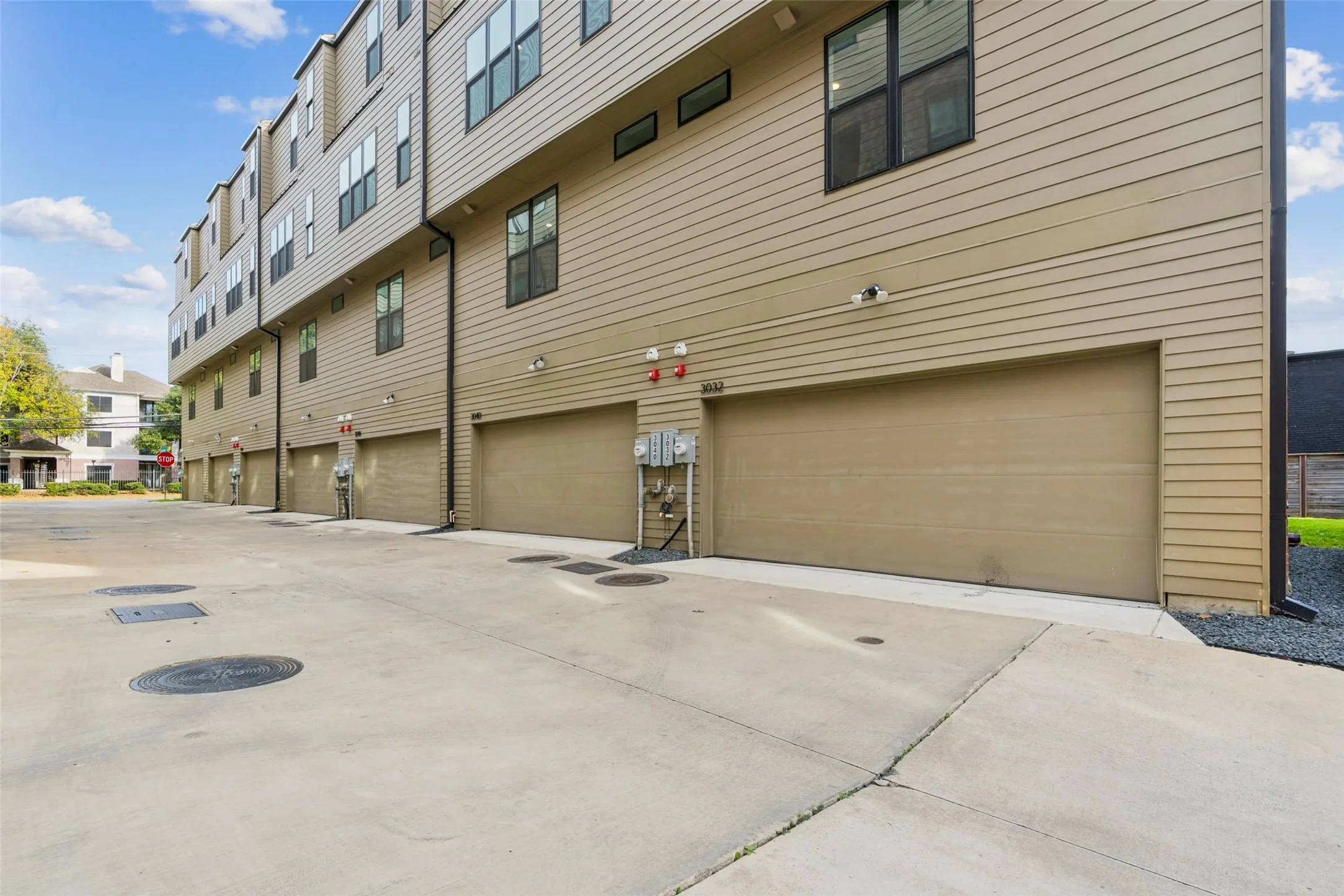 Townhouse For Sale in Dallas County , 3032 Chimes Street, Dallas, Texas 75219, 4 Bedroom, 5 Bathroom, 2 Garage spaces, 2,871 Sqft, built in 2022, New Construction - Complete, mls#21153165, Real Estate Agent in Dallas, Homes For Sale in Dallas county, Homes For Sale in Dallas, Realtor in Dallas Texas, Real Estate Brokerage Independent Realty Texas, Luminita Cordes Realtor