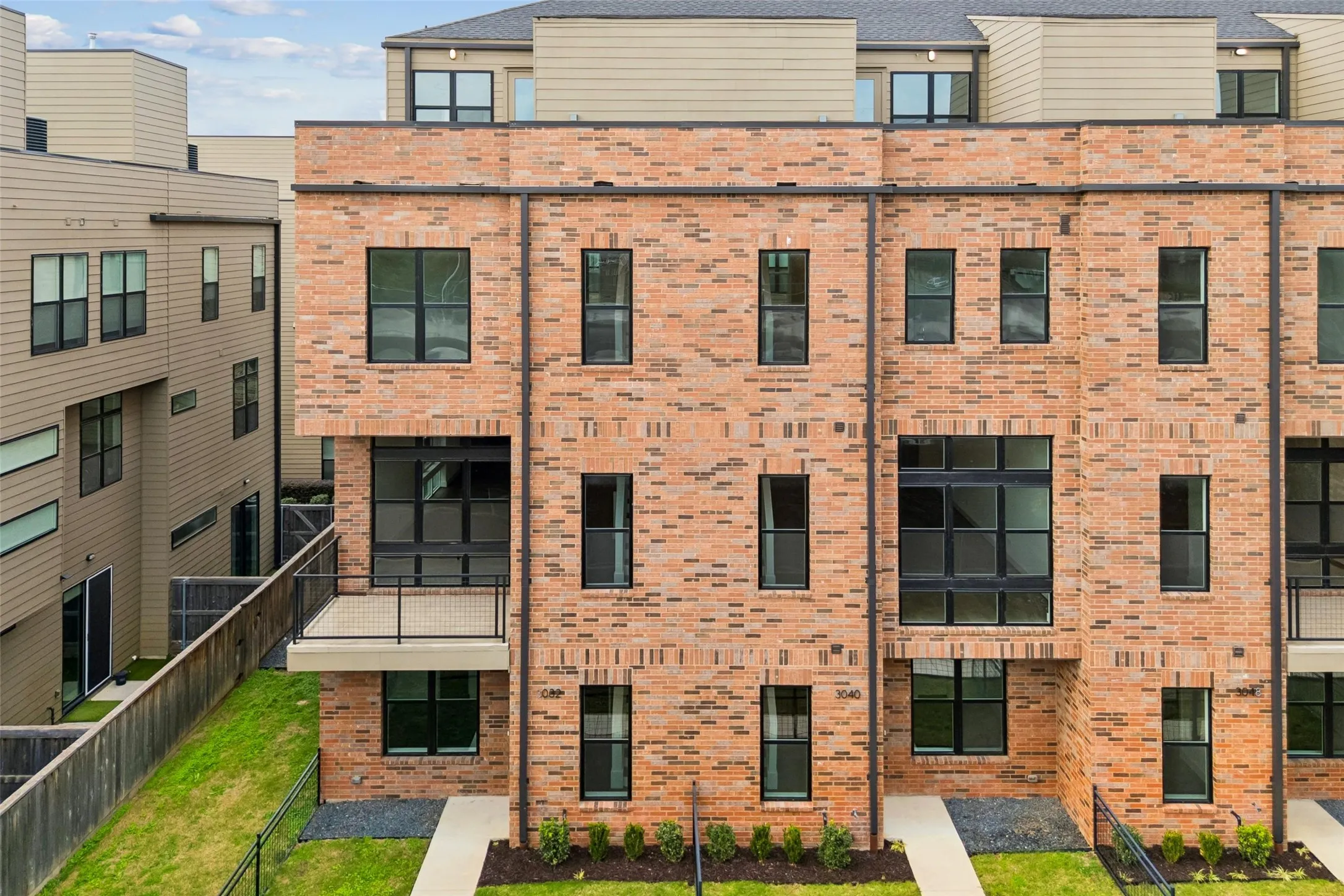 Townhouse For Sale in Dallas County , 3032 Chimes Street, Dallas, Texas 75219, 4 Bedroom, 5 Bathroom, 2 Garage spaces, 2,871 Sqft, built in 2022, New Construction - Complete, mls#21153165, Real Estate Agent in Dallas, Homes For Sale in Dallas county, Homes For Sale in Dallas, Realtor in Dallas Texas, Real Estate Brokerage Independent Realty Texas, Luminita Cordes Realtor