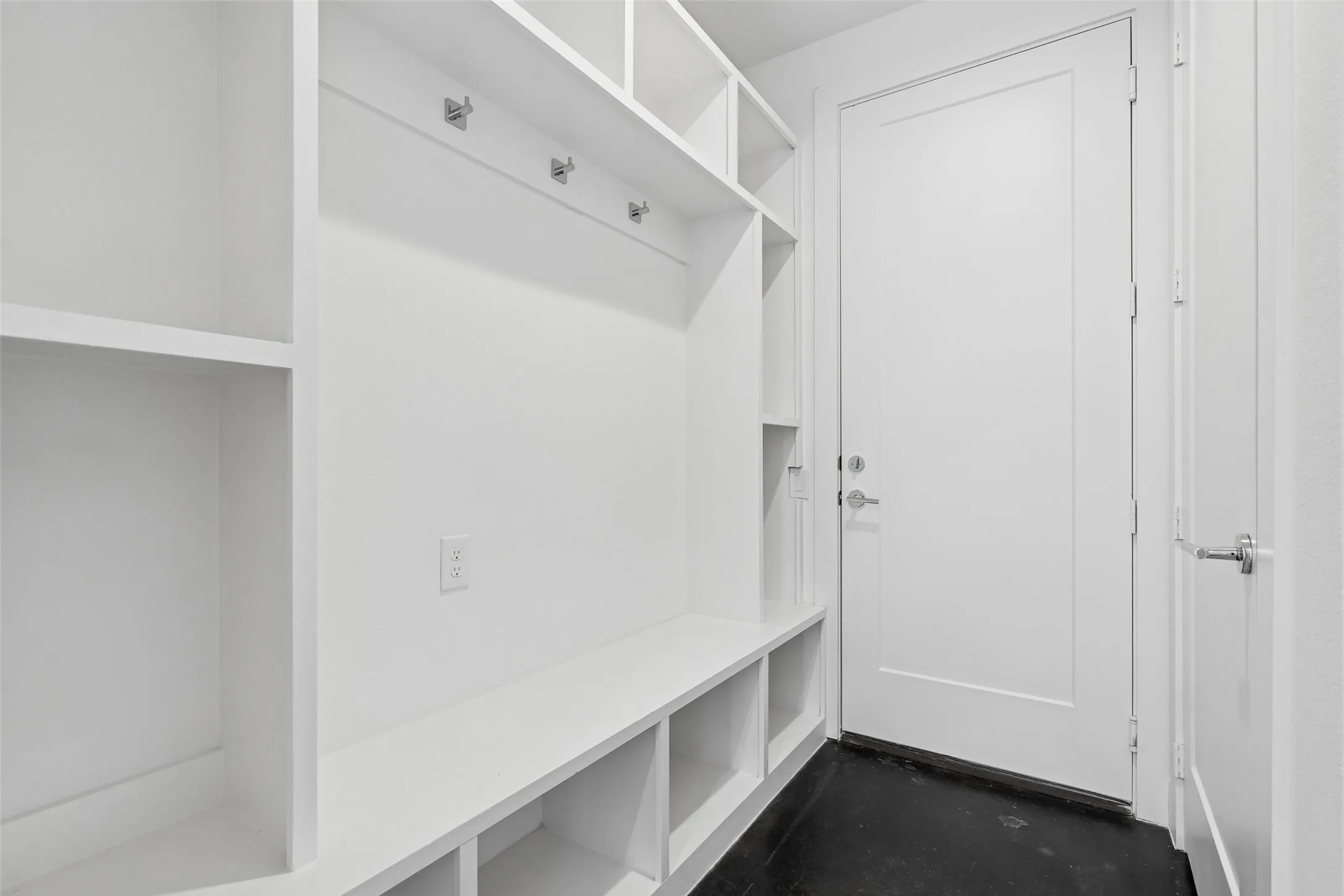 Townhouse For Sale in Dallas County , 3032 Chimes Street, Dallas, Texas 75219, 4 Bedroom, 5 Bathroom, 2 Garage spaces, 2,871 Sqft, built in 2022, New Construction - Complete, mls#21153165, Real Estate Agent in Dallas, Homes For Sale in Dallas county, Homes For Sale in Dallas, Realtor in Dallas Texas, Real Estate Brokerage Independent Realty Texas, Luminita Cordes Realtor