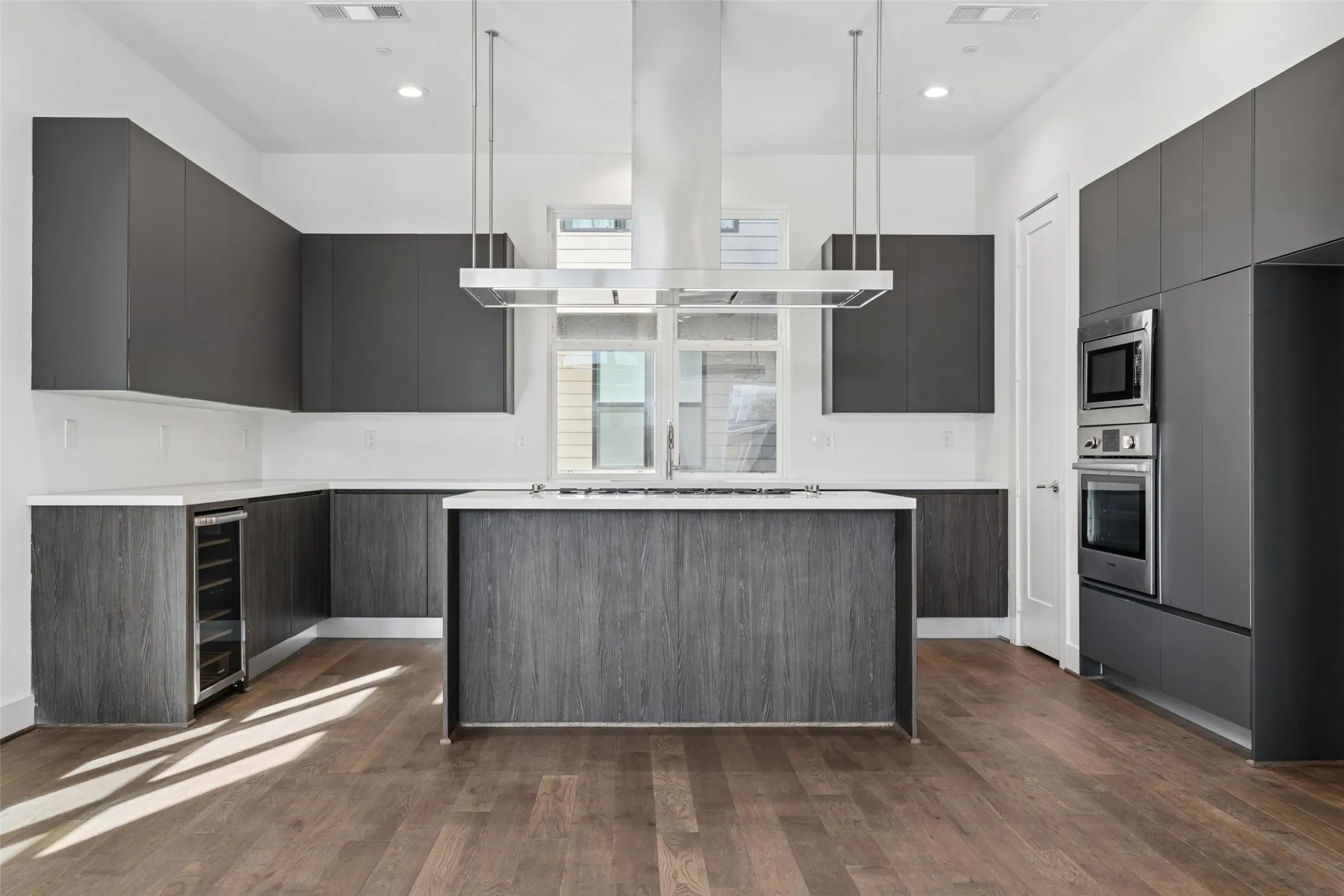 Townhouse For Sale in Dallas County , 3032 Chimes Street, Dallas, Texas 75219, 4 Bedroom, 5 Bathroom, 2 Garage spaces, 2,871 Sqft, built in 2022, New Construction - Complete, mls#21153165, Real Estate Agent in Dallas, Homes For Sale in Dallas county, Homes For Sale in Dallas, Realtor in Dallas Texas, Real Estate Brokerage Independent Realty Texas, Luminita Cordes Realtor
