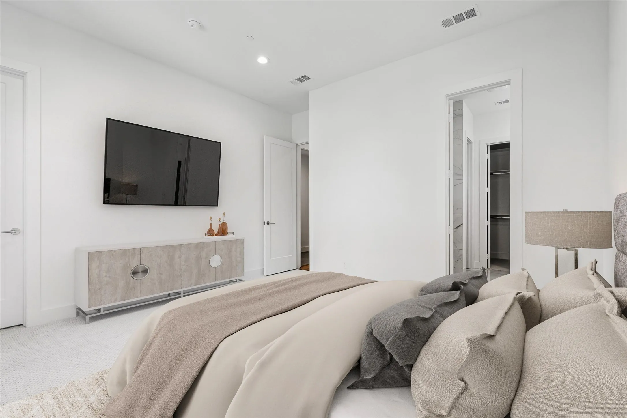 Townhouse For Sale in Dallas County , 3032 Chimes Street, Dallas, Texas 75219, 4 Bedroom, 5 Bathroom, 2 Garage spaces, 2,871 Sqft, built in 2022, New Construction - Complete, mls#21153165, Real Estate Agent in Dallas, Homes For Sale in Dallas county, Homes For Sale in Dallas, Realtor in Dallas Texas, Real Estate Brokerage Independent Realty Texas, Luminita Cordes Realtor