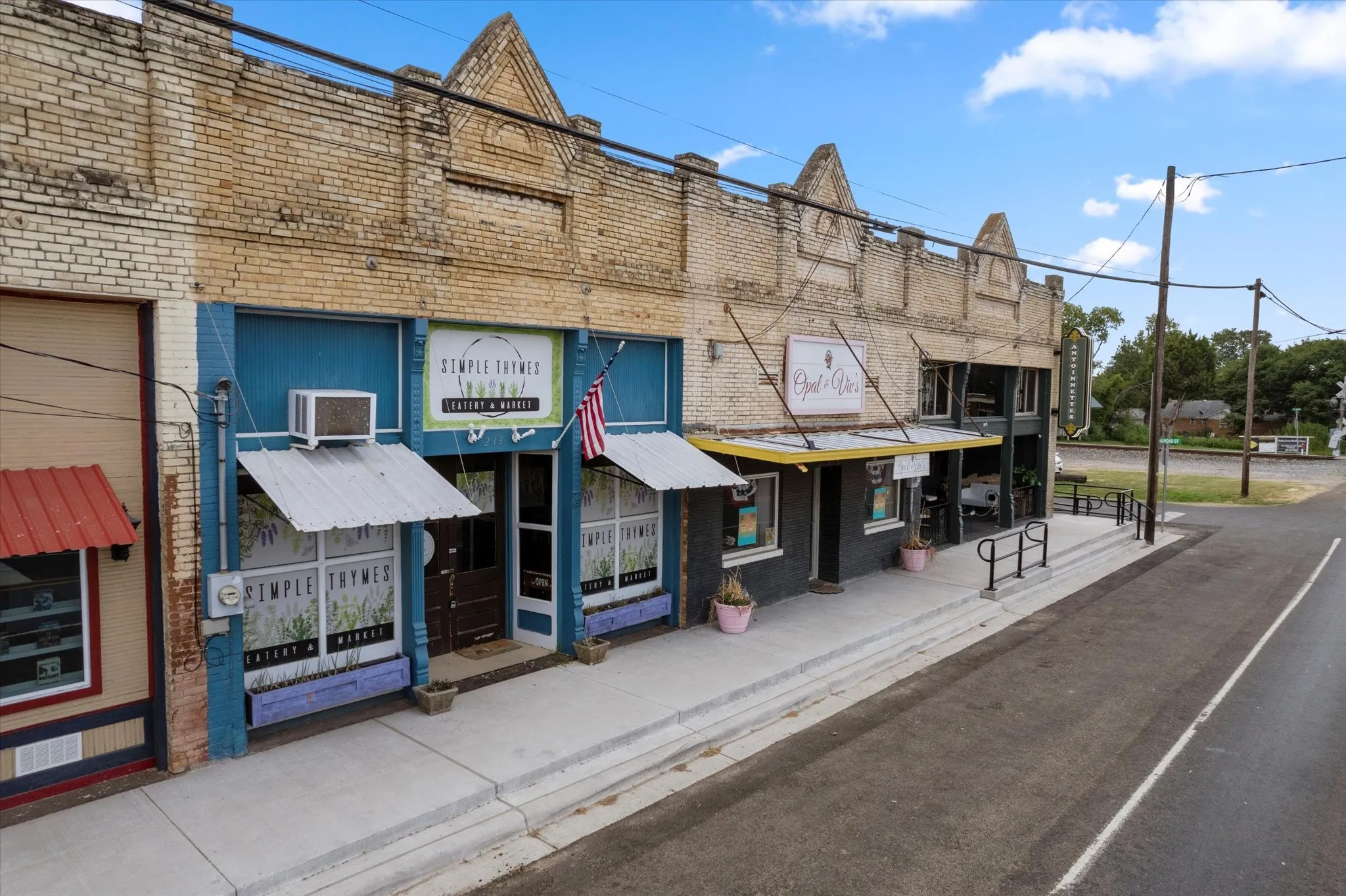 Retail For Sale in Henderson County , 213 S Terry Street, Malakoff, Texas 75148, 0, 0, Garage spaces, 0 Sqft, built in 1950, Preowned, Price $269,000, mls#21153197, Real Estate Agent in Malakoff, Homes For Sale in Henderson county, Homes For Sale in Malakoff, Realtor in Malakoff Texas, Real Estate Brokerage Independent Realty Texas, Luminita Cordes Realtor