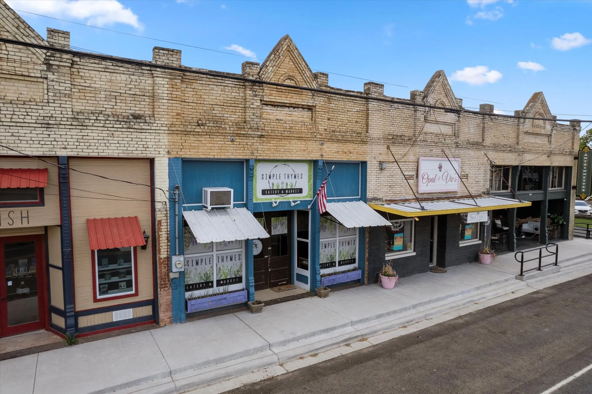 Retail For Sale in Henderson County , 213 S Terry Street, Malakoff, Texas 75148, 0, 0, Garage spaces, 0 Sqft, built in 1950, Preowned, Price $269,000, mls#21153197, Real Estate Agent in Malakoff, Homes For Sale in Henderson county, Homes For Sale in Malakoff, Realtor in Malakoff Texas, Real Estate Brokerage Independent Realty Texas, Luminita Cordes Realtor