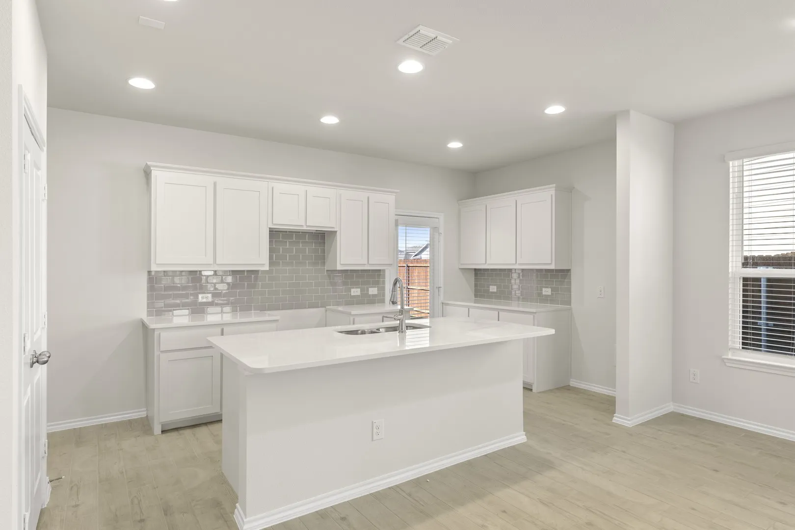 11. 3723 Jade - Kitchen (2)