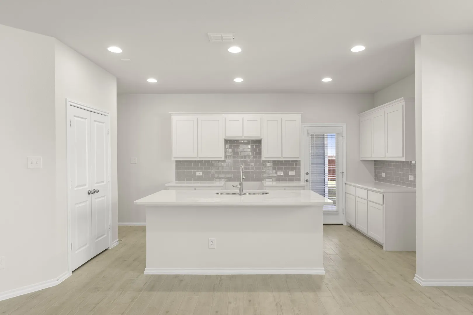 10. 3723 Jade - Kitchen