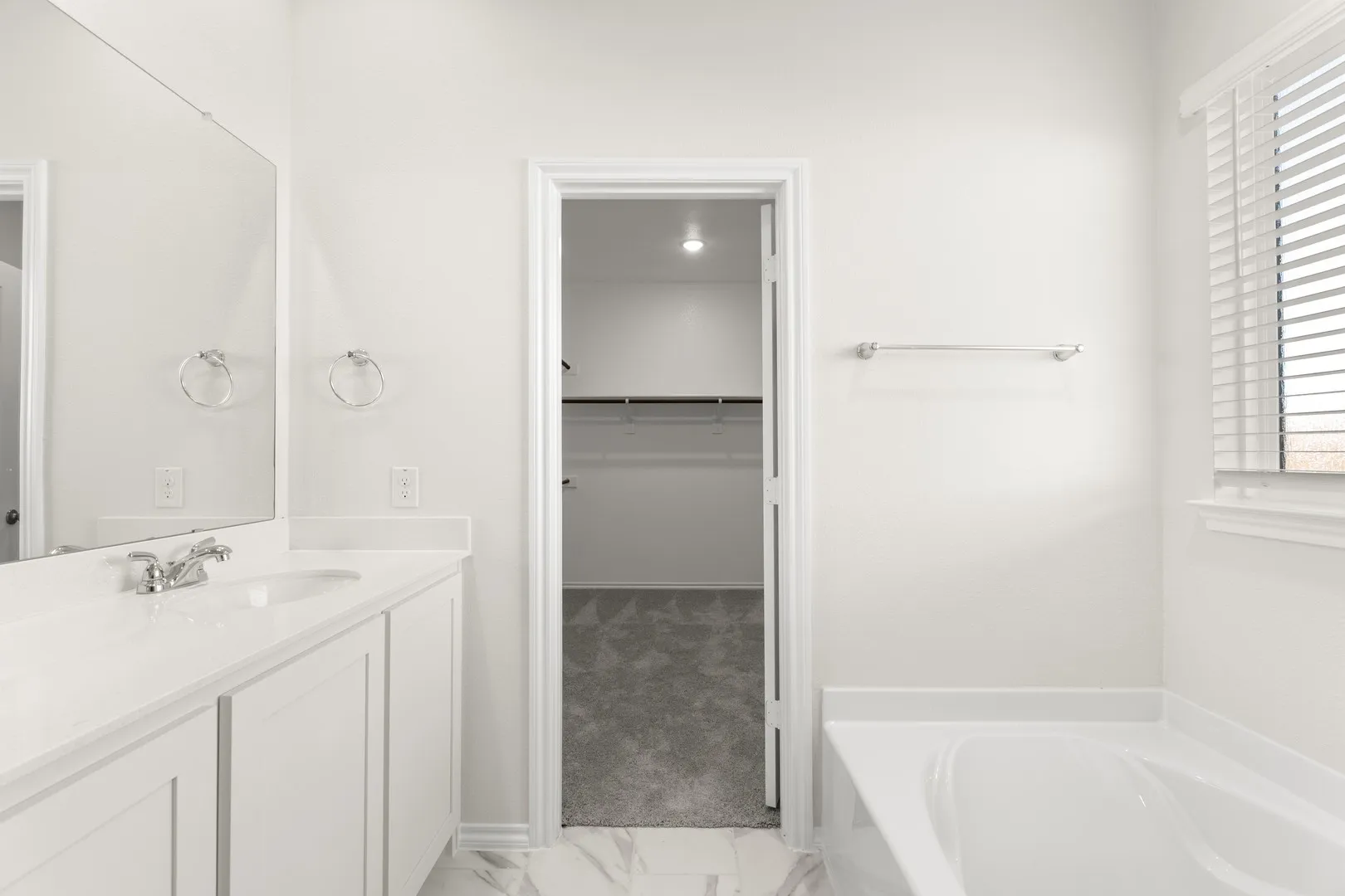 16. 3723 Jade - Bath (2)