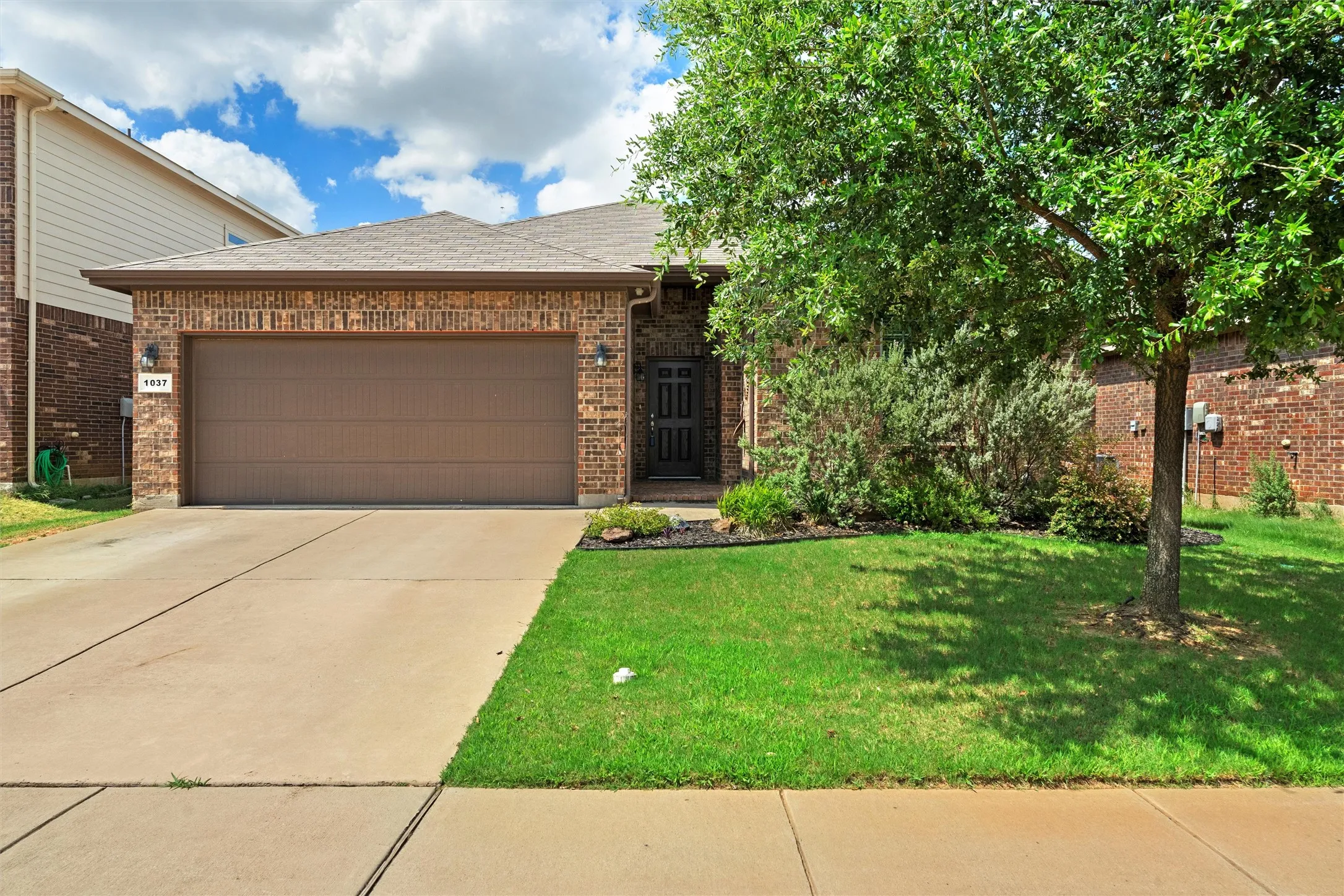 Single Family Residence For Sale in Tarrant County , 1037 Doe Meadow Drive, Fort Worth, Texas 76028, 4 Bedroom, 2 Bathroom, 2 Garage spaces, 2,163 Sqft, built in 2015, Preowned, mls#21151823, Real Estate Agent in Fort Worth, Homes For Sale in Tarrant county, Homes For Sale in Fort Worth, Realtor in Fort Worth Texas, Real Estate Brokerage Independent Realty Texas, Luminita Cordes Realtor