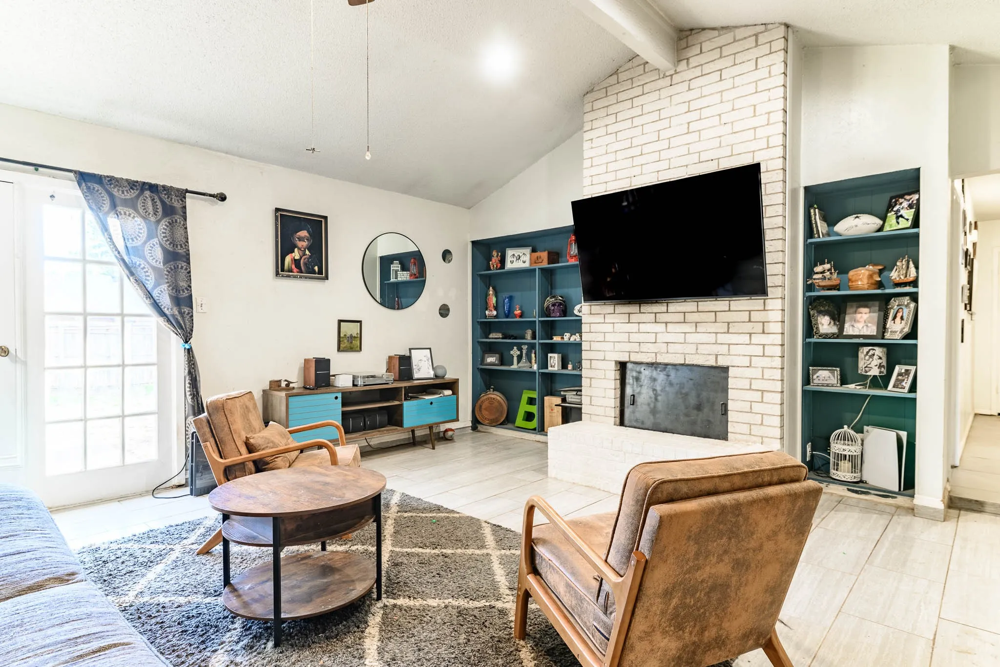 Single Family Residence For Sale in Tarrant County , 2108 Warwick Drive, Arlington, Texas 76015, 3 Bedroom, 2 Bathroom, 1 Garage spaces, 1,592 Sqft, built in 1973, Preowned, mls#21140916, Real Estate Agent in Arlington, Homes For Sale in Tarrant county, Homes For Sale in Arlington, Realtor in Arlington Texas, Real Estate Brokerage Independent Realty Texas, Luminita Cordes Realtor