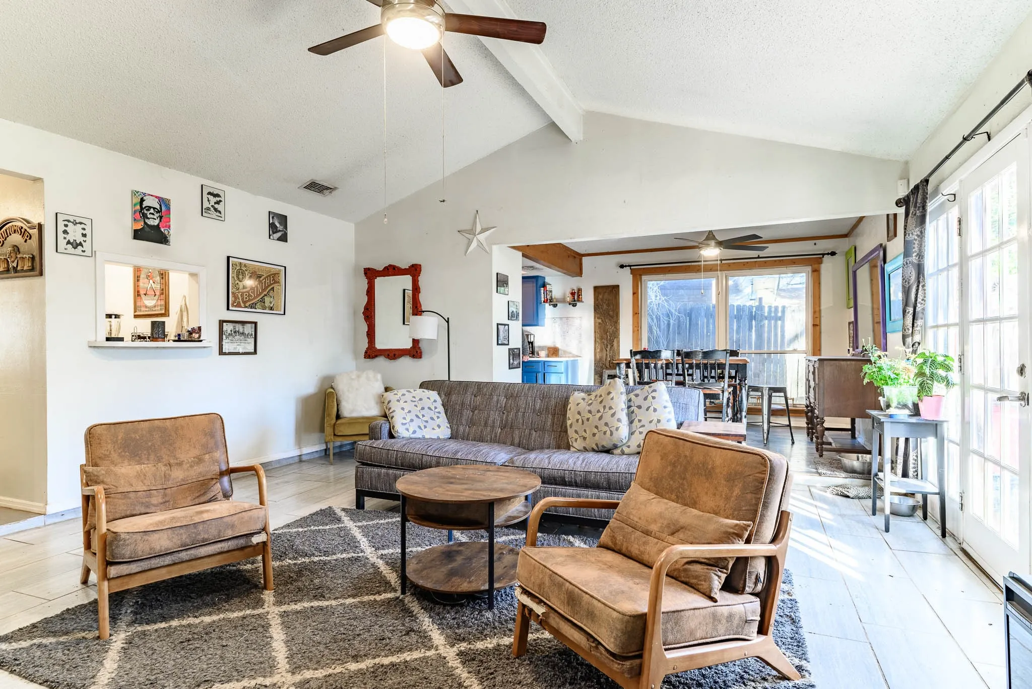 Single Family Residence For Sale in Tarrant County , 2108 Warwick Drive, Arlington, Texas 76015, 3 Bedroom, 2 Bathroom, 1 Garage spaces, 1,592 Sqft, built in 1973, Preowned, mls#21140916, Real Estate Agent in Arlington, Homes For Sale in Tarrant county, Homes For Sale in Arlington, Realtor in Arlington Texas, Real Estate Brokerage Independent Realty Texas, Luminita Cordes Realtor