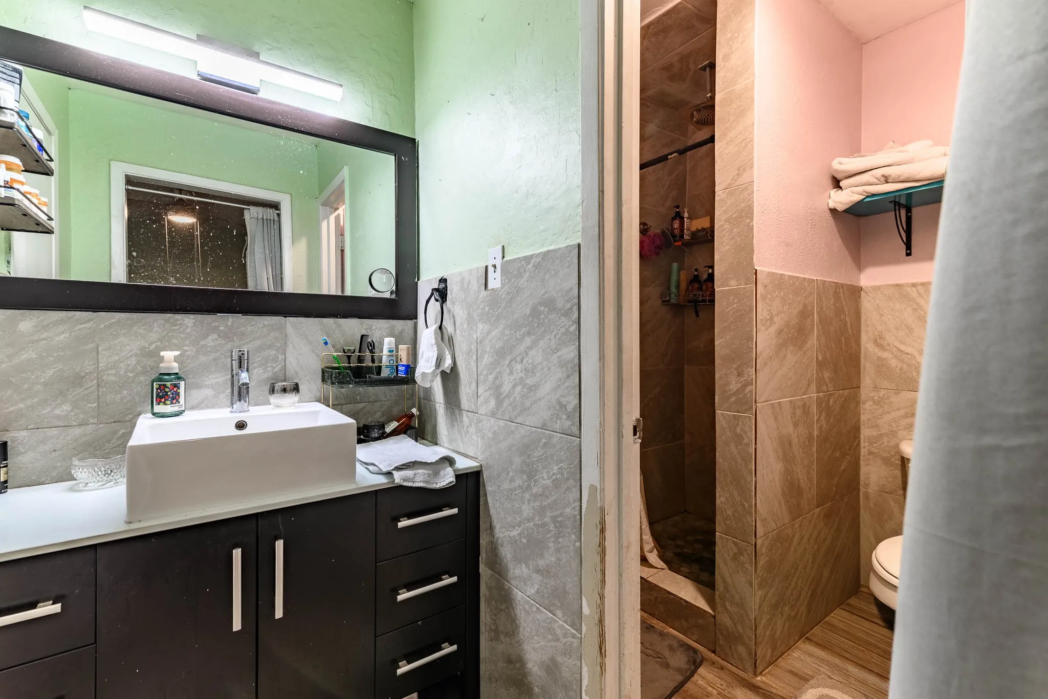 Single Family Residence For Sale in Tarrant County , 2108 Warwick Drive, Arlington, Texas 76015, 3 Bedroom, 2 Bathroom, 1 Garage spaces, 1,592 Sqft, built in 1973, Preowned, mls#21140916, Real Estate Agent in Arlington, Homes For Sale in Tarrant county, Homes For Sale in Arlington, Realtor in Arlington Texas, Real Estate Brokerage Independent Realty Texas, Luminita Cordes Realtor