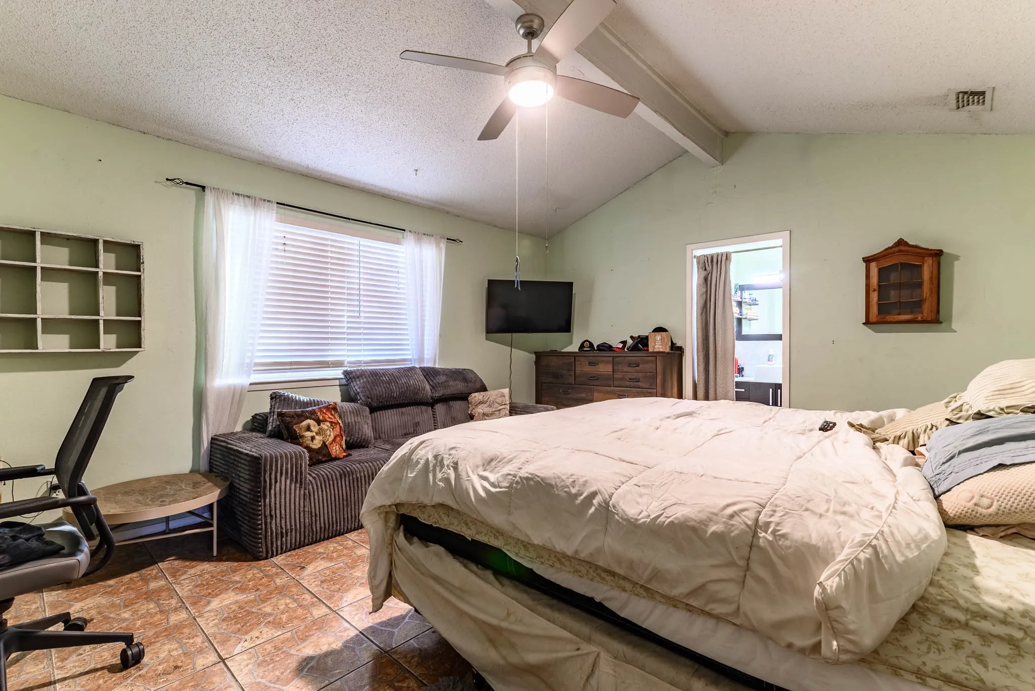 Single Family Residence For Sale in Tarrant County , 2108 Warwick Drive, Arlington, Texas 76015, 3 Bedroom, 2 Bathroom, 1 Garage spaces, 1,592 Sqft, built in 1973, Preowned, mls#21140916, Real Estate Agent in Arlington, Homes For Sale in Tarrant county, Homes For Sale in Arlington, Realtor in Arlington Texas, Real Estate Brokerage Independent Realty Texas, Luminita Cordes Realtor