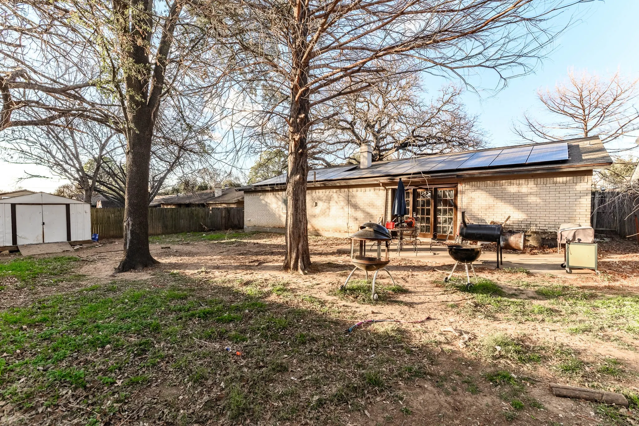 Single Family Residence For Sale in Tarrant County , 2108 Warwick Drive, Arlington, Texas 76015, 3 Bedroom, 2 Bathroom, 1 Garage spaces, 1,592 Sqft, built in 1973, Preowned, mls#21140916, Real Estate Agent in Arlington, Homes For Sale in Tarrant county, Homes For Sale in Arlington, Realtor in Arlington Texas, Real Estate Brokerage Independent Realty Texas, Luminita Cordes Realtor
