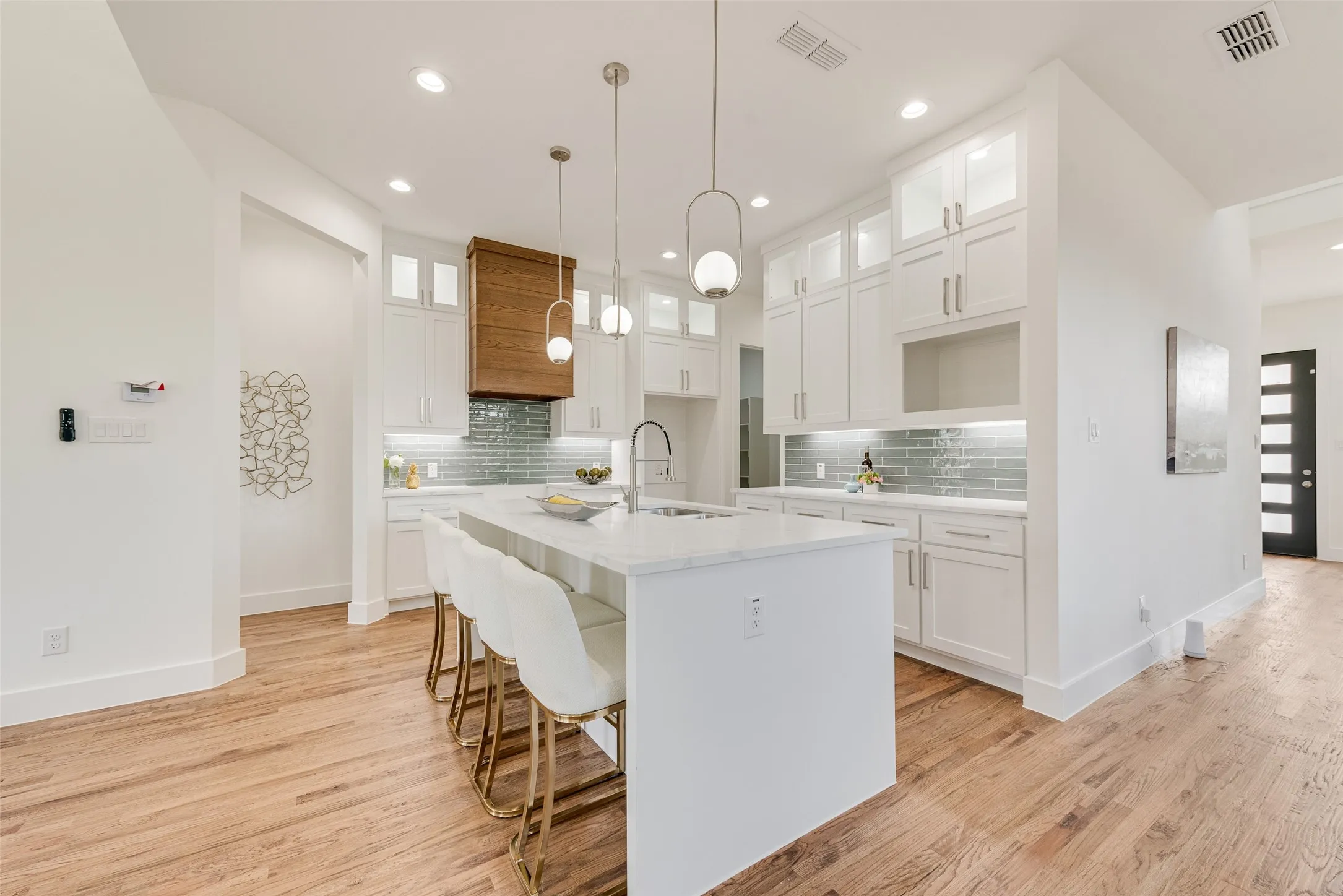 Single Family Residence For Sale in Dallas County , 539 W Laureland Road, Dallas, Texas 75232, 4 Bedroom, 4 Bathroom, 2 Garage spaces, 2,714 Sqft, built in 2026, New Construction - Complete, mls#21152615, Real Estate Agent in Dallas, Homes For Sale in Dallas county, Homes For Sale in Dallas, Realtor in Dallas Texas, Real Estate Brokerage Independent Realty Texas, Luminita Cordes Realtor