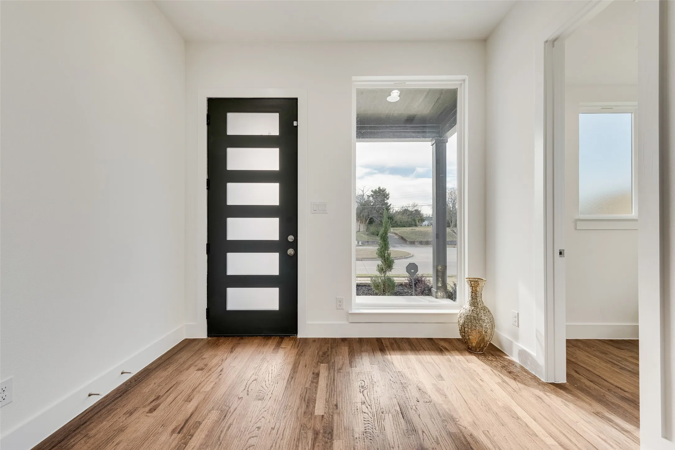 Single Family Residence For Sale in Dallas County , 539 W Laureland Road, Dallas, Texas 75232, 4 Bedroom, 4 Bathroom, 2 Garage spaces, 2,714 Sqft, built in 2026, New Construction - Complete, mls#21152615, Real Estate Agent in Dallas, Homes For Sale in Dallas county, Homes For Sale in Dallas, Realtor in Dallas Texas, Real Estate Brokerage Independent Realty Texas, Luminita Cordes Realtor