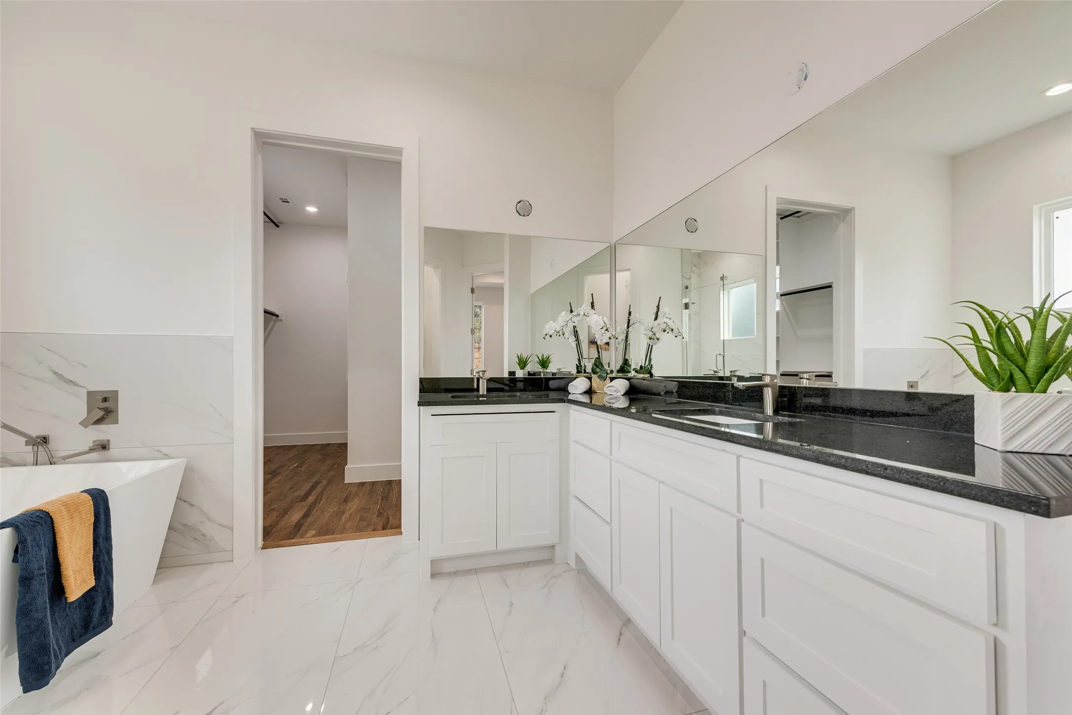 Single Family Residence For Sale in Dallas County , 539 W Laureland Road, Dallas, Texas 75232, 4 Bedroom, 4 Bathroom, 2 Garage spaces, 2,714 Sqft, built in 2026, New Construction - Complete, mls#21152615, Real Estate Agent in Dallas, Homes For Sale in Dallas county, Homes For Sale in Dallas, Realtor in Dallas Texas, Real Estate Brokerage Independent Realty Texas, Luminita Cordes Realtor