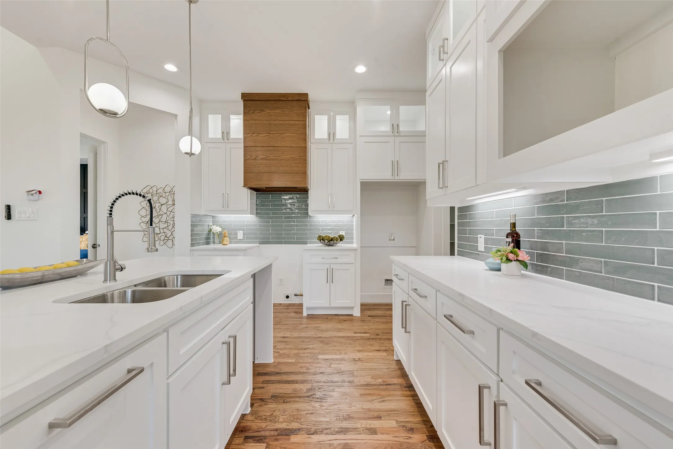 Single Family Residence For Sale in Dallas County , 539 W Laureland Road, Dallas, Texas 75232, 4 Bedroom, 4 Bathroom, 2 Garage spaces, 2,714 Sqft, built in 2026, New Construction - Complete, mls#21152615, Real Estate Agent in Dallas, Homes For Sale in Dallas county, Homes For Sale in Dallas, Realtor in Dallas Texas, Real Estate Brokerage Independent Realty Texas, Luminita Cordes Realtor