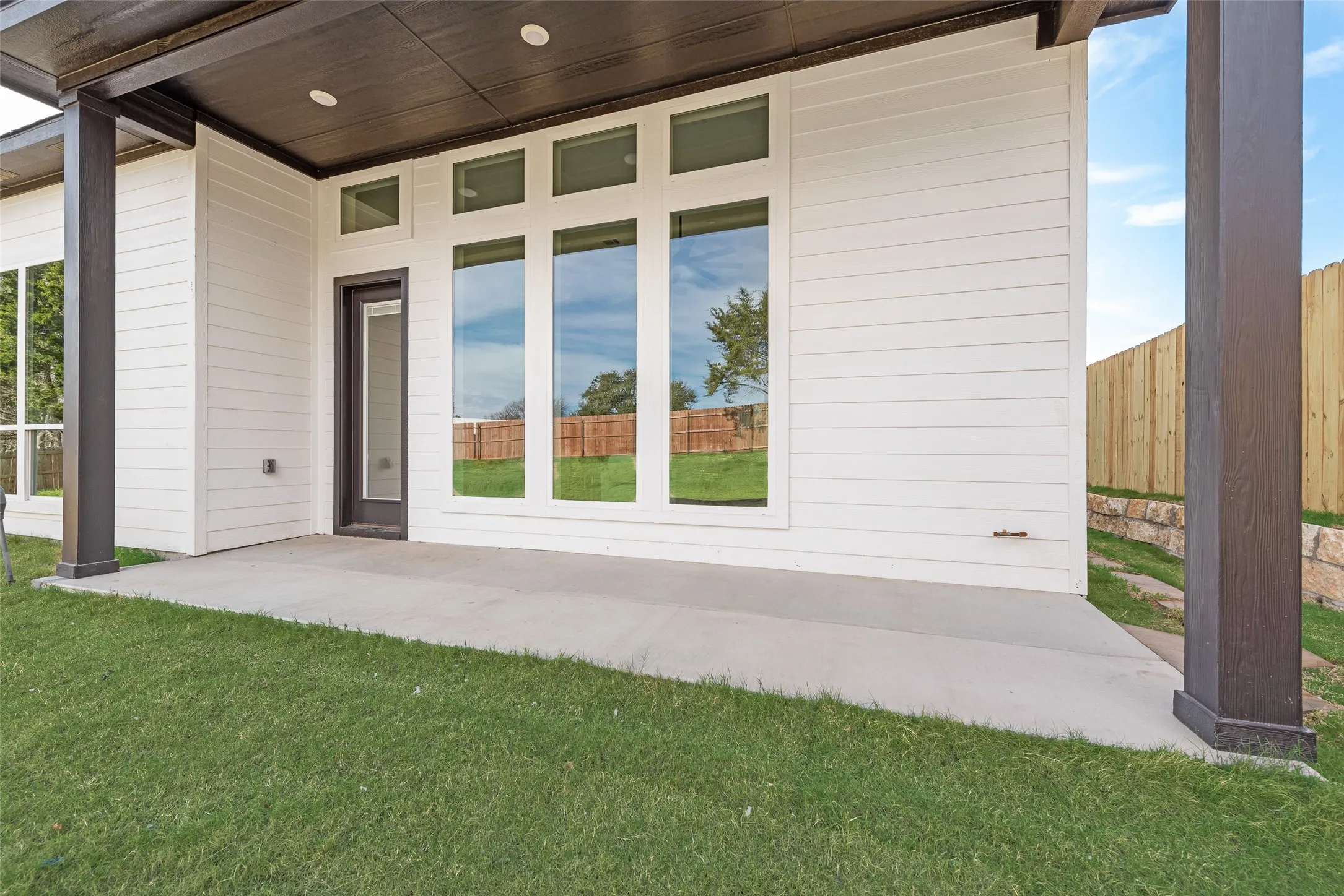 Single Family Residence For Sale in Dallas County , 539 W Laureland Road, Dallas, Texas 75232, 4 Bedroom, 4 Bathroom, 2 Garage spaces, 2,714 Sqft, built in 2026, New Construction - Complete, mls#21152615, Real Estate Agent in Dallas, Homes For Sale in Dallas county, Homes For Sale in Dallas, Realtor in Dallas Texas, Real Estate Brokerage Independent Realty Texas, Luminita Cordes Realtor