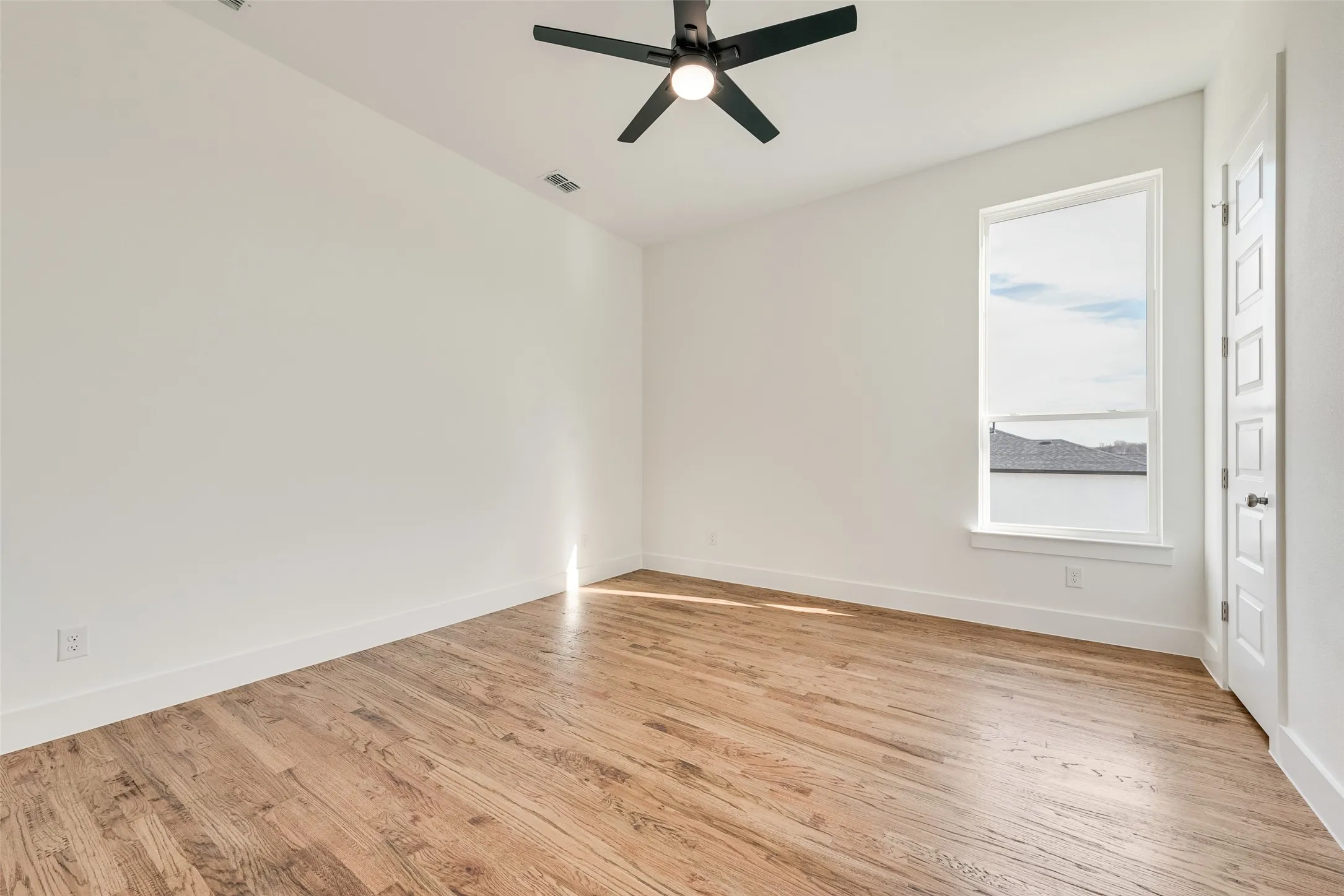 Single Family Residence For Sale in Dallas County , 539 W Laureland Road, Dallas, Texas 75232, 4 Bedroom, 4 Bathroom, 2 Garage spaces, 2,714 Sqft, built in 2026, New Construction - Complete, mls#21152615, Real Estate Agent in Dallas, Homes For Sale in Dallas county, Homes For Sale in Dallas, Realtor in Dallas Texas, Real Estate Brokerage Independent Realty Texas, Luminita Cordes Realtor