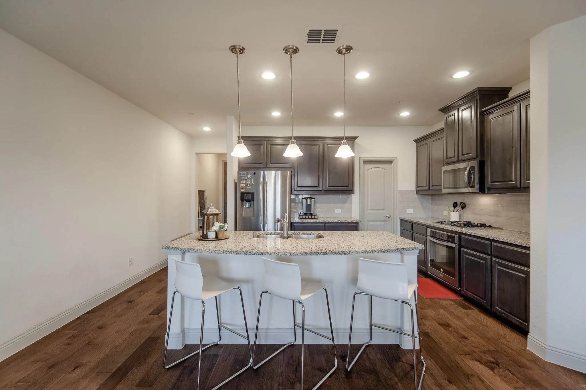 Townhouse For Sale in Collin County , 1224 Wiltshire Drive, Allen, Texas 75013, 3 Bedroom, 3 Bathroom, 2 Garage spaces, 2,262 Sqft, built in 2017, Preowned, mls#21153381, Real Estate Agent in Allen, Homes For Sale in Collin county, Homes For Sale in Allen, Realtor in Allen Texas, Real Estate Brokerage Independent Realty Texas, Luminita Cordes Realtor