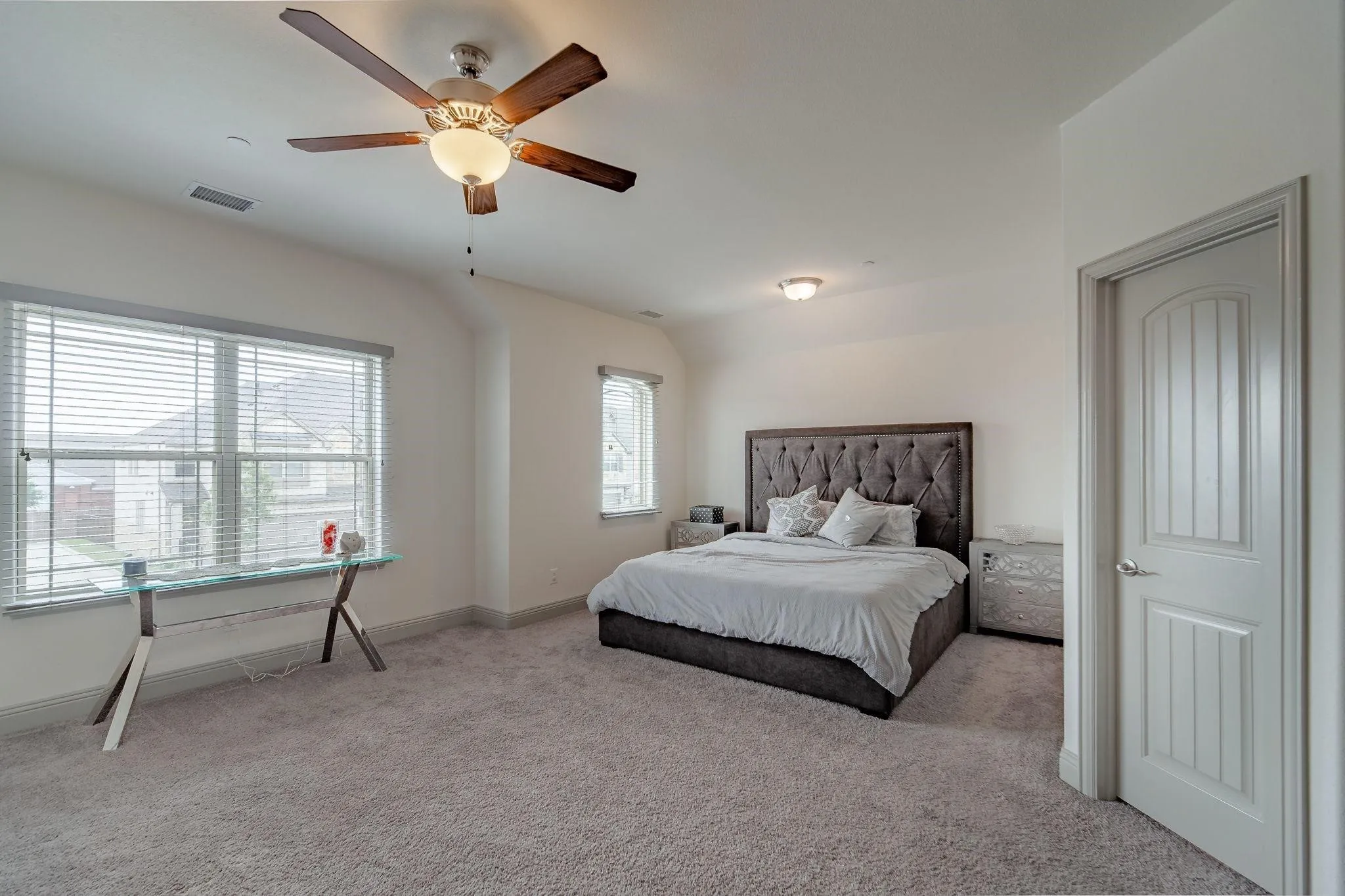Townhouse For Sale in Collin County , 1224 Wiltshire Drive, Allen, Texas 75013, 3 Bedroom, 3 Bathroom, 2 Garage spaces, 2,262 Sqft, built in 2017, Preowned, mls#21153381, Real Estate Agent in Allen, Homes For Sale in Collin county, Homes For Sale in Allen, Realtor in Allen Texas, Real Estate Brokerage Independent Realty Texas, Luminita Cordes Realtor