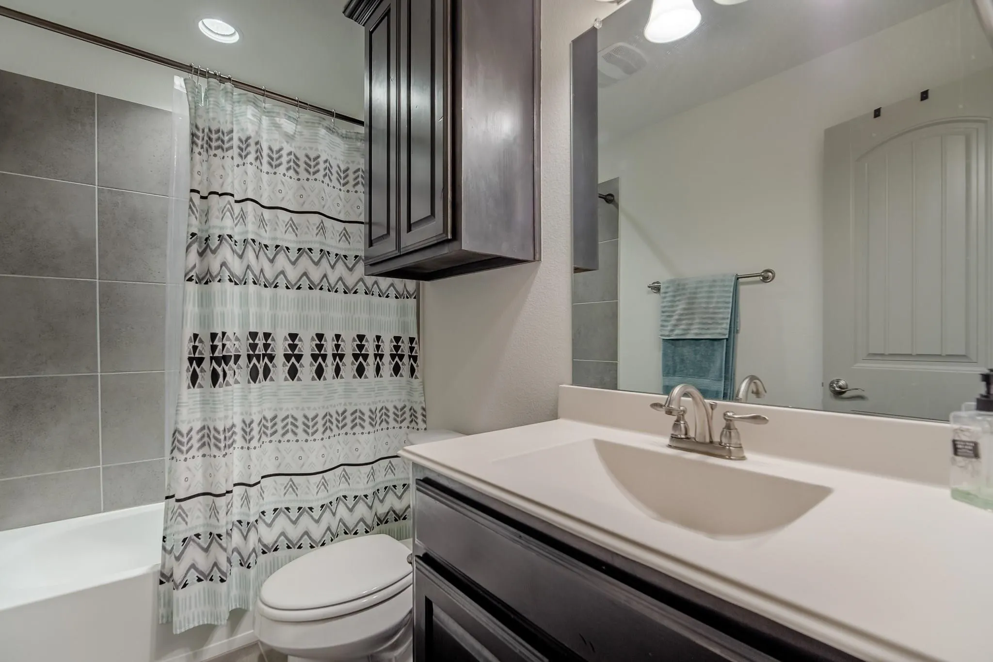 Townhouse For Sale in Collin County , 1224 Wiltshire Drive, Allen, Texas 75013, 3 Bedroom, 3 Bathroom, 2 Garage spaces, 2,262 Sqft, built in 2017, Preowned, mls#21153381, Real Estate Agent in Allen, Homes For Sale in Collin county, Homes For Sale in Allen, Realtor in Allen Texas, Real Estate Brokerage Independent Realty Texas, Luminita Cordes Realtor