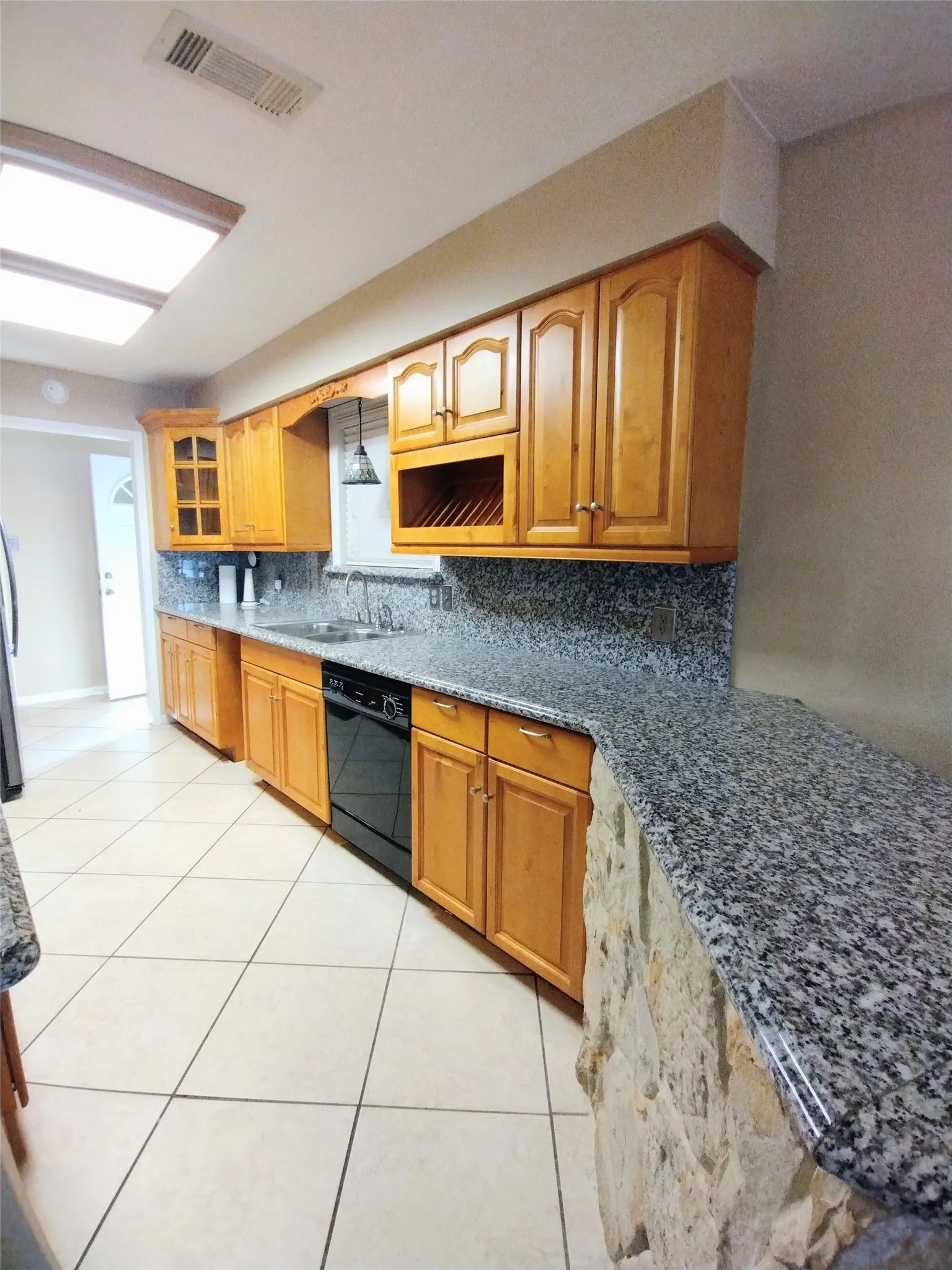 Single Family Residence For Sale in Henderson County , 201 N Oak Acres Drive N, Malakoff, Texas 75148, 3 Bedroom, 4 Bathroom, Garage spaces, 1,996 Sqft, built in 1979, Price $675,000, mls#21152330, Real Estate Agent in Malakoff, Homes For Sale in Henderson county, Homes For Sale in Malakoff, Realtor in Malakoff Texas, Real Estate Brokerage Independent Realty Texas, Luminita Cordes Realtor