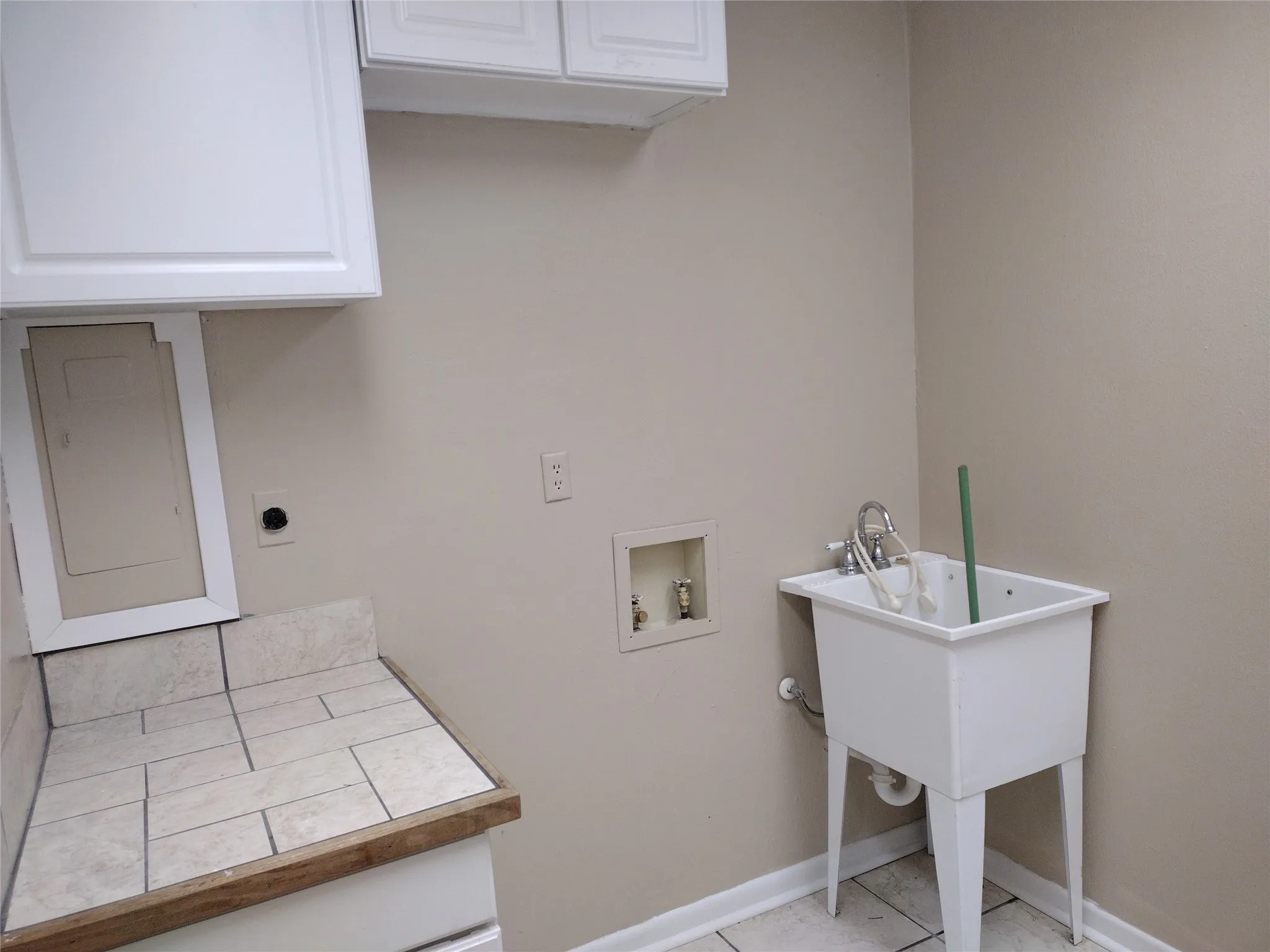 Laundry room with washer/dryer connections and utility sink